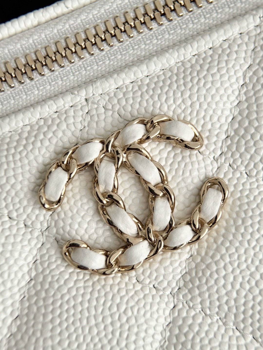 Chan 26S clutch bag with chain