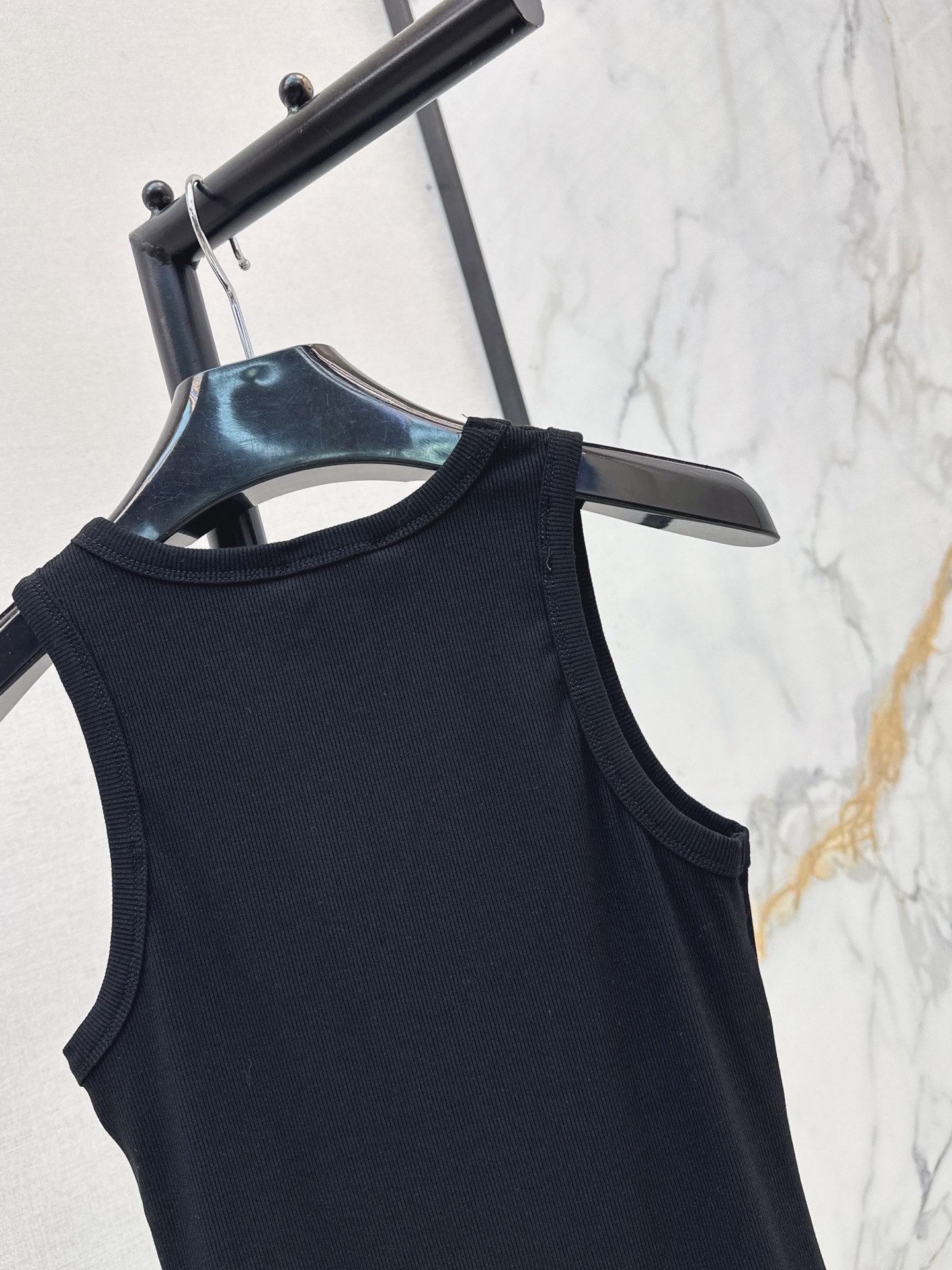 Celi 26ss rib knit vest