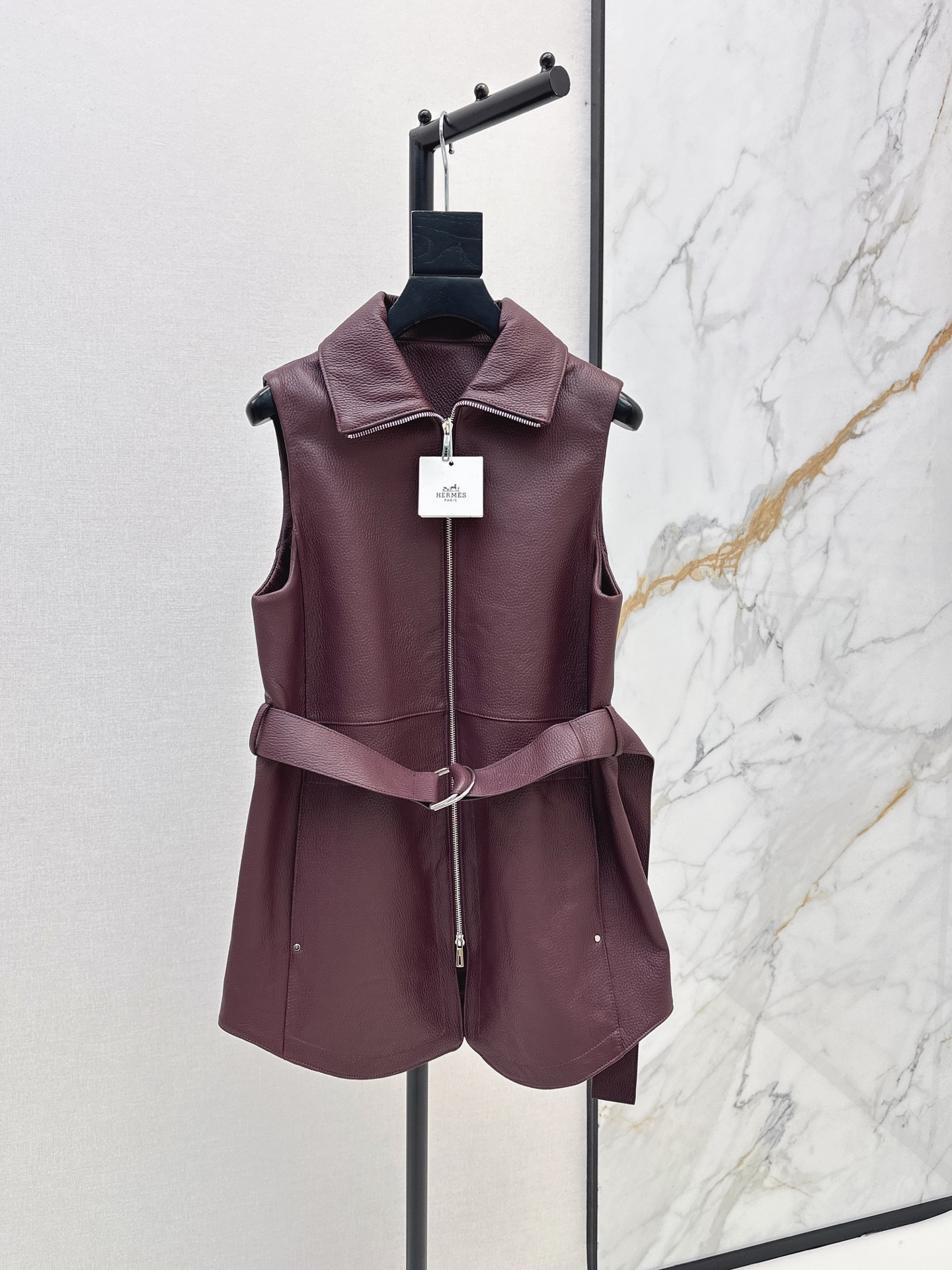 Her 26ss leather vest jacket