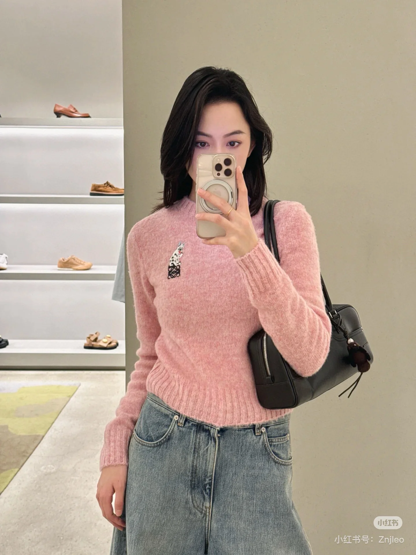 Loe 25fw embroidery sweater