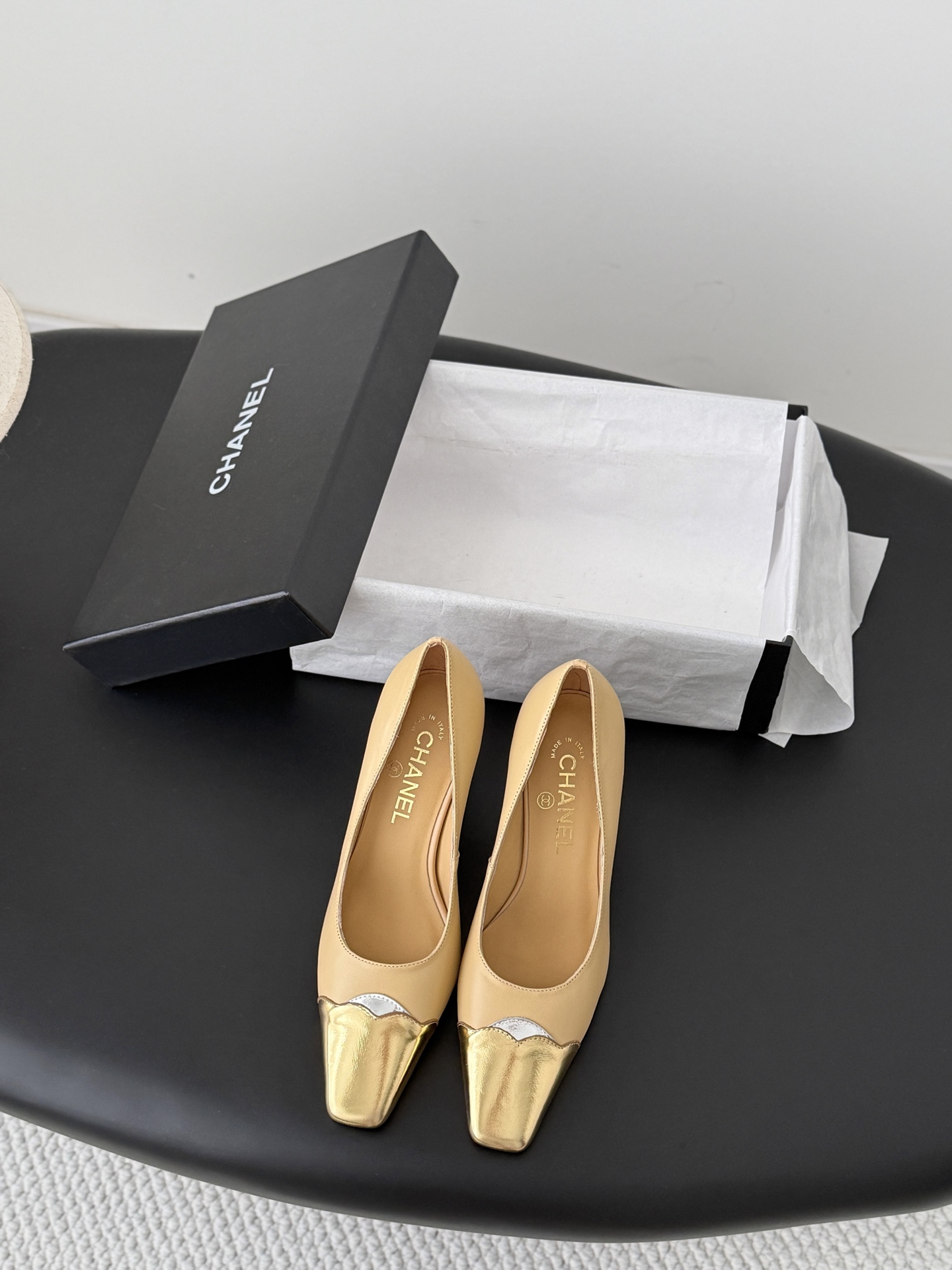 Chan 26P gold cap toe pump