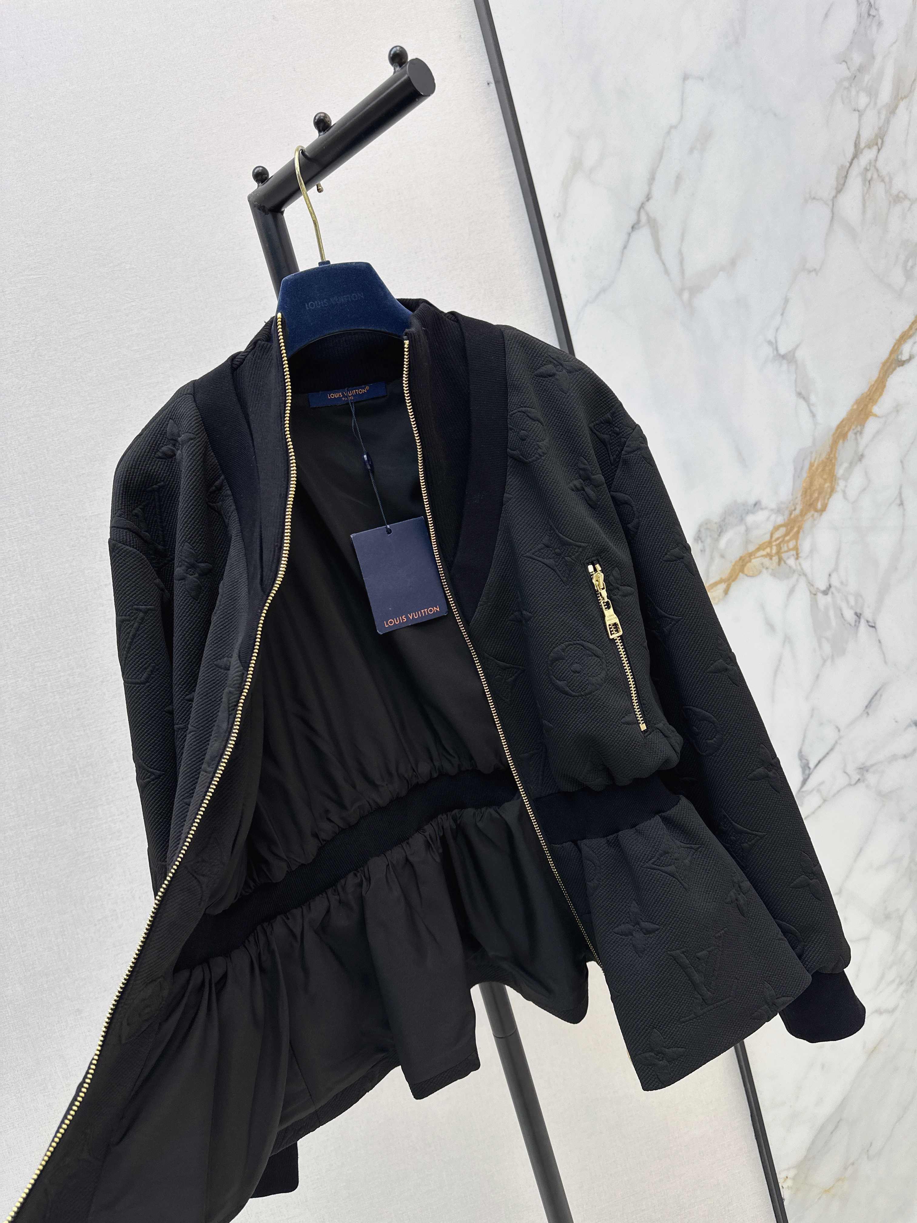 Loui 26ss embossed zip-up peplum jacket