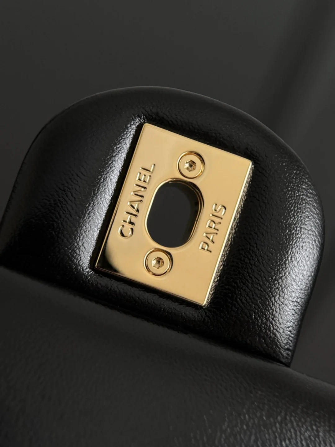 Chan 24B twist handle shoulder bag