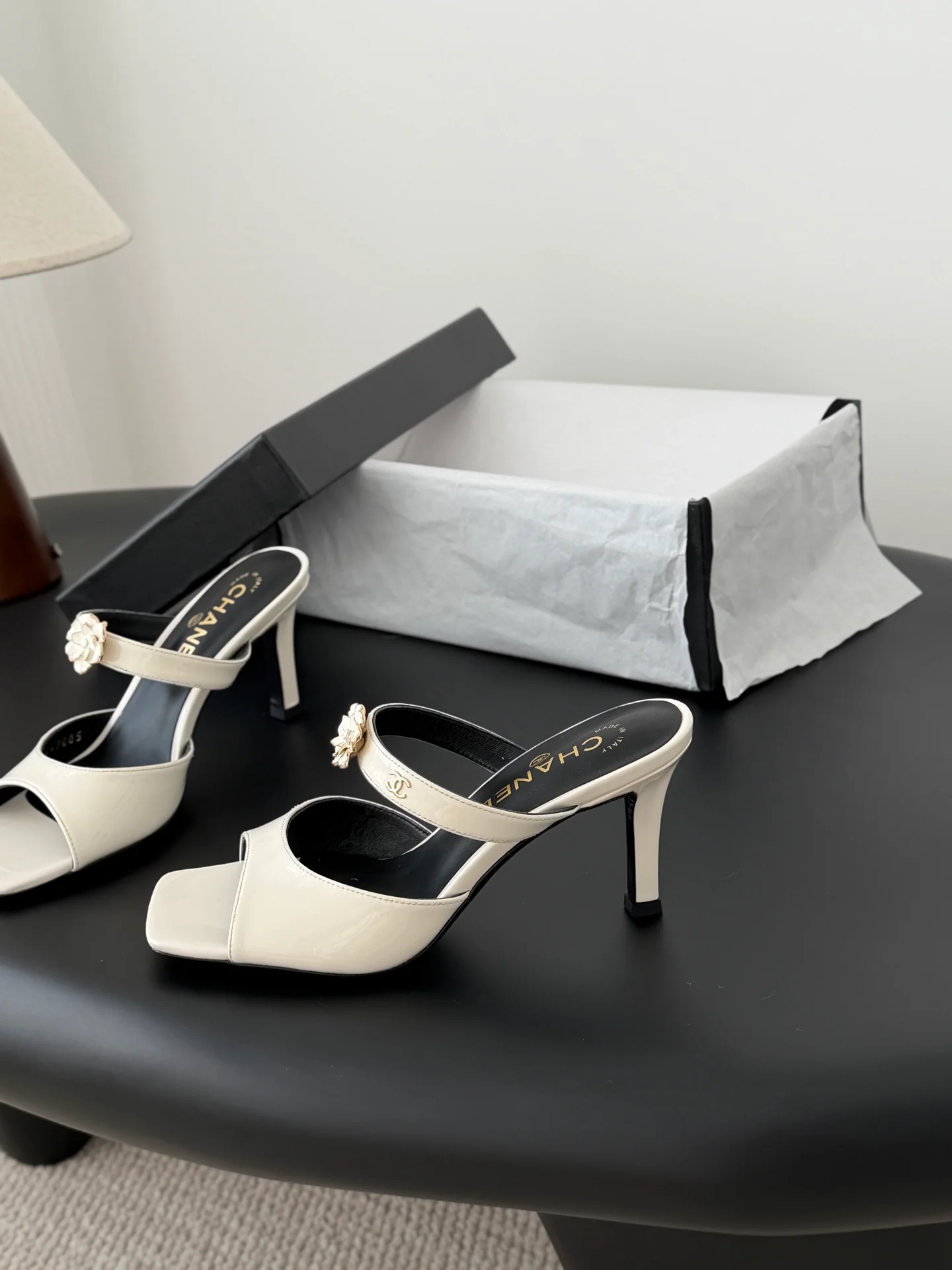 Chan 26ss camellia leather open-toe stiletto sandals