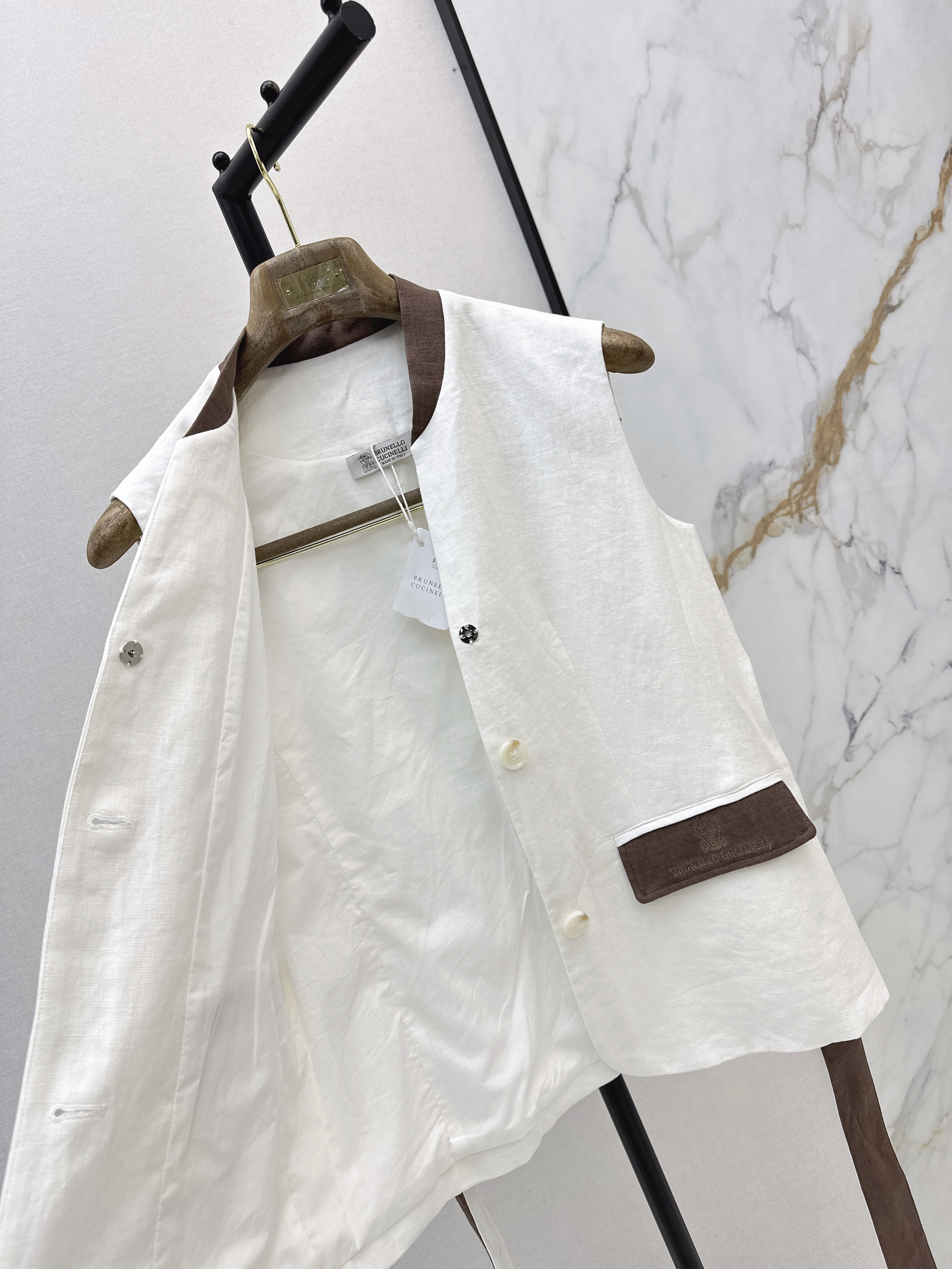 Brun 26ss sleeveless belted vest top