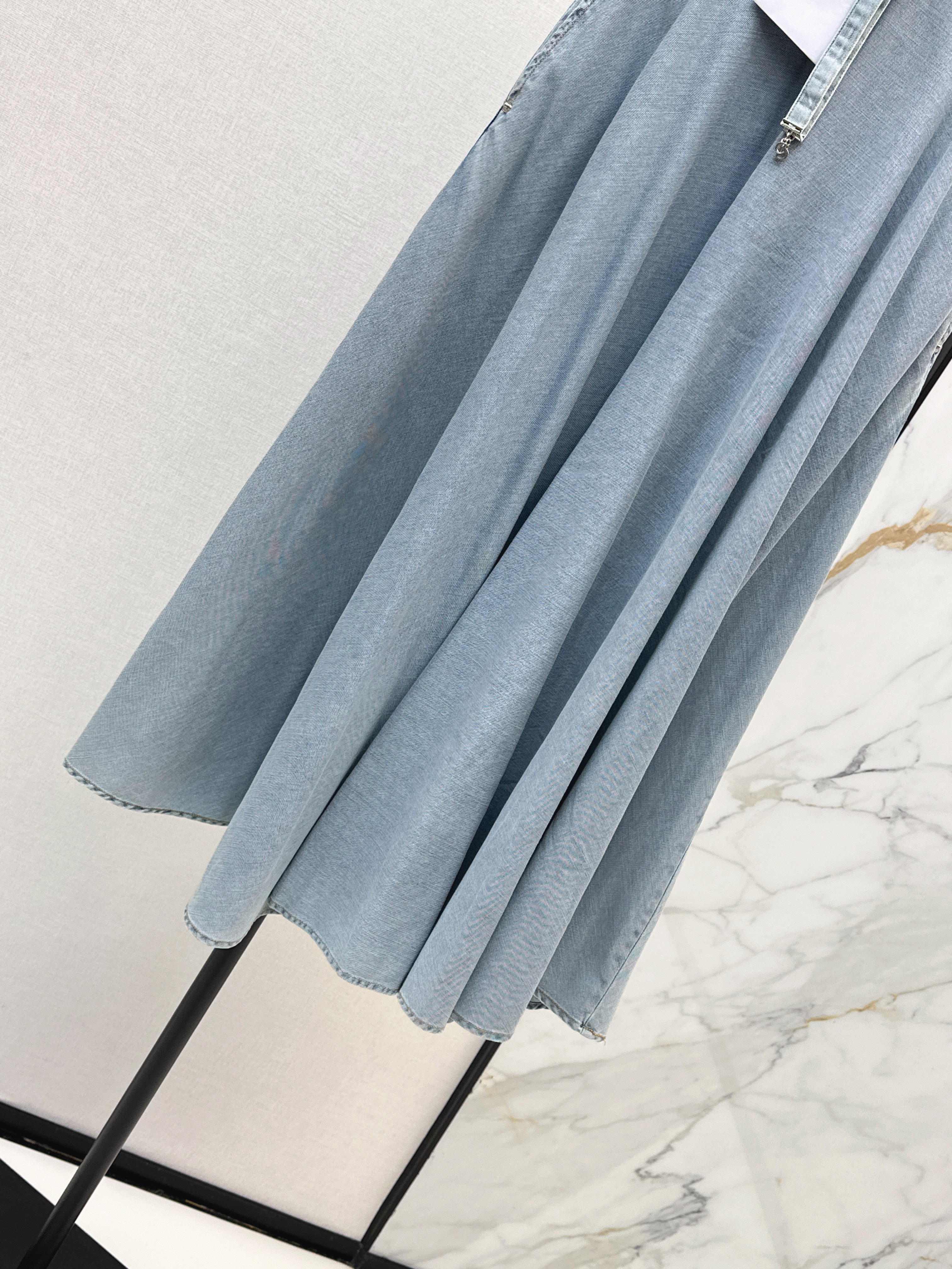 CD 26ss pleated denim skirt