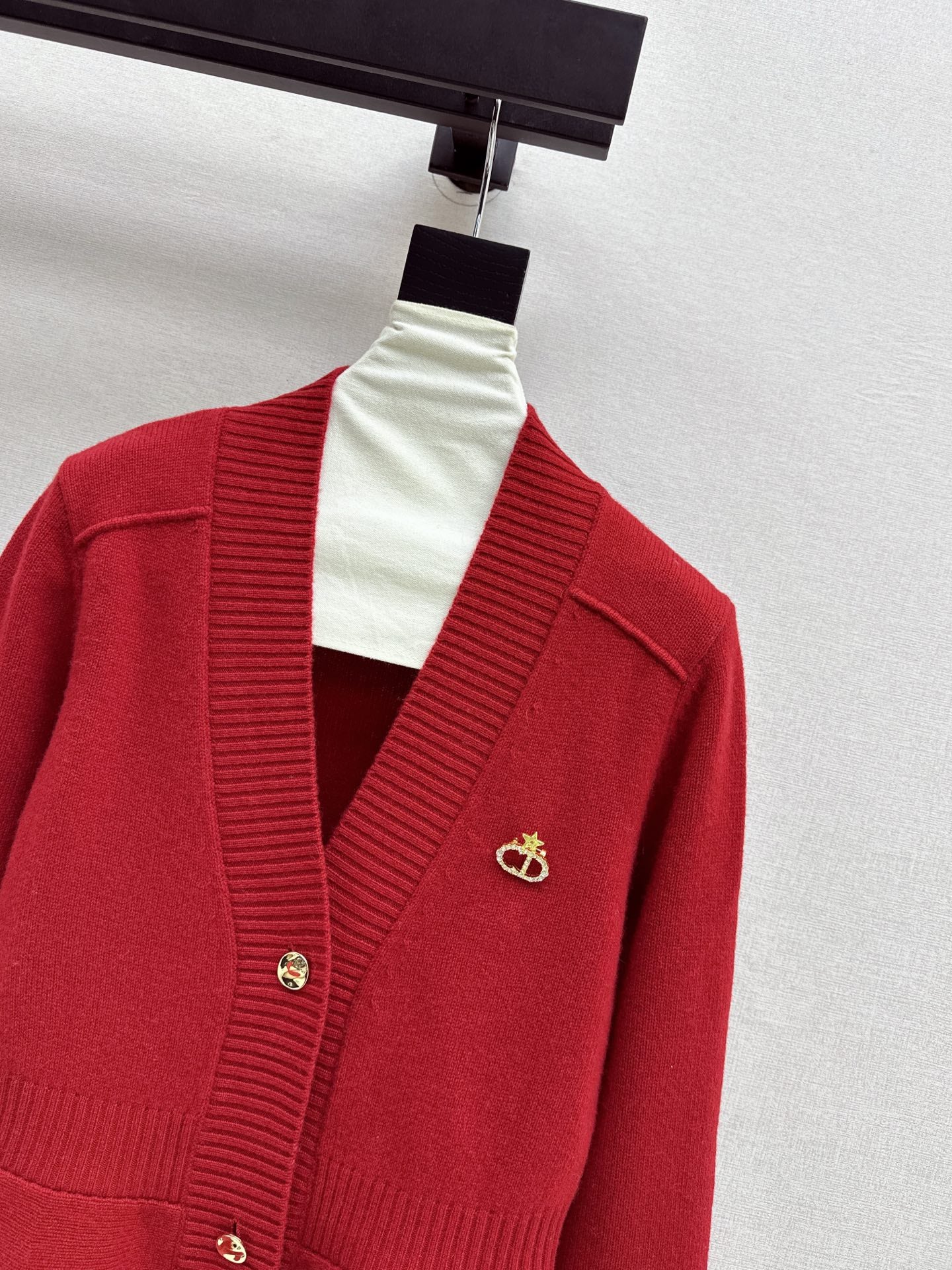 CD 26ss ruffle v-neck sweater