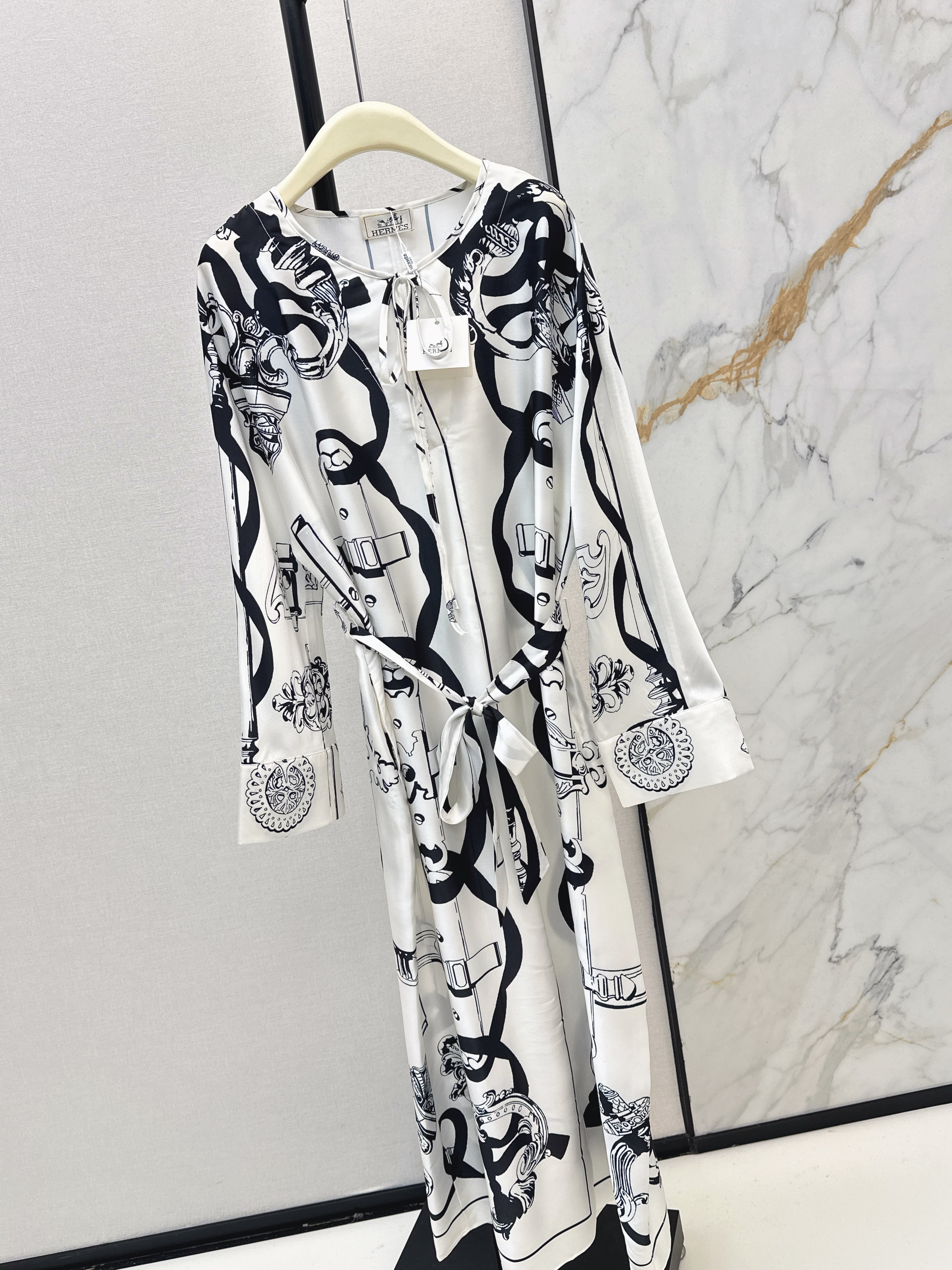 Her 26ss dolman sleeve silk dress