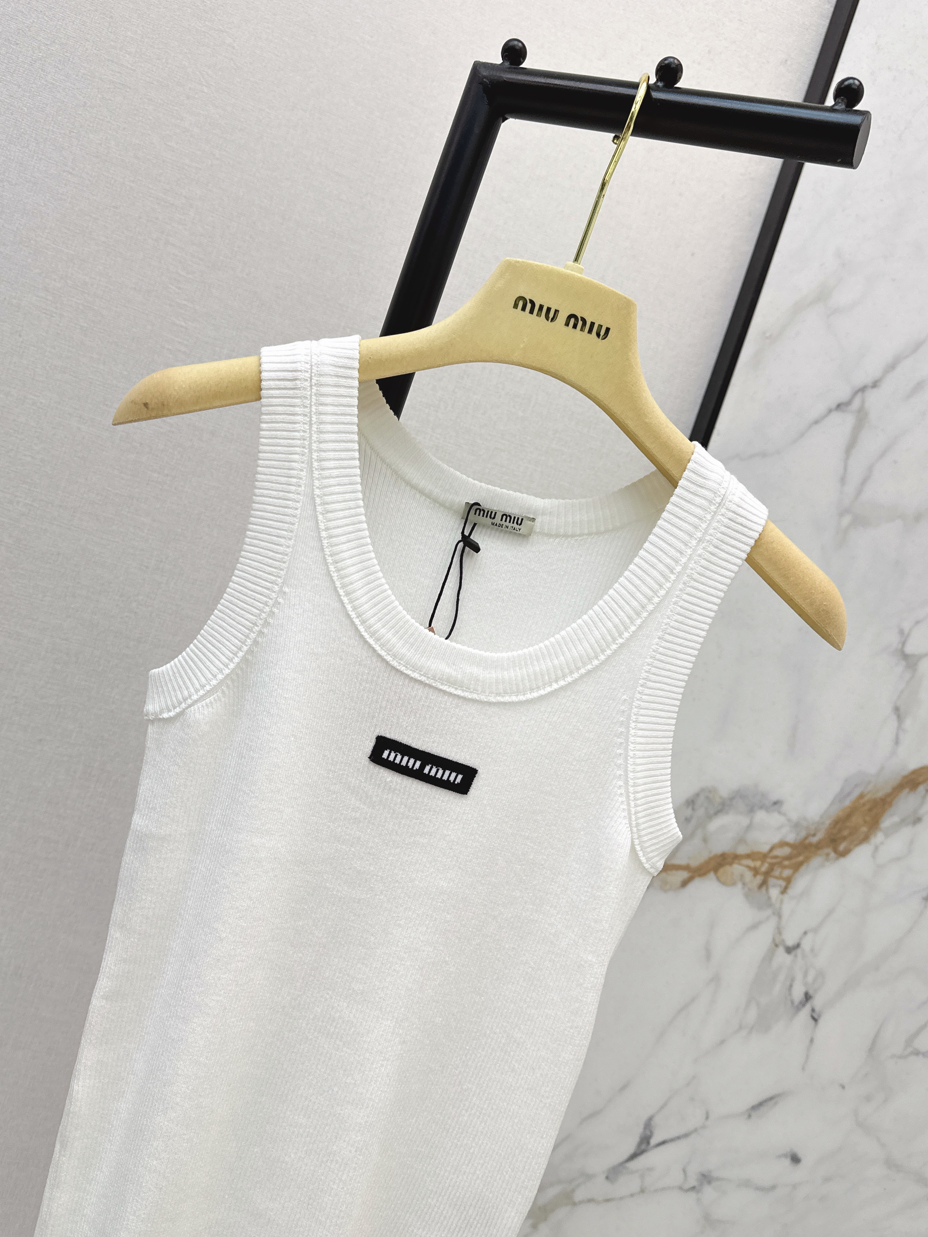 Miu 26ss sleeveless vest
