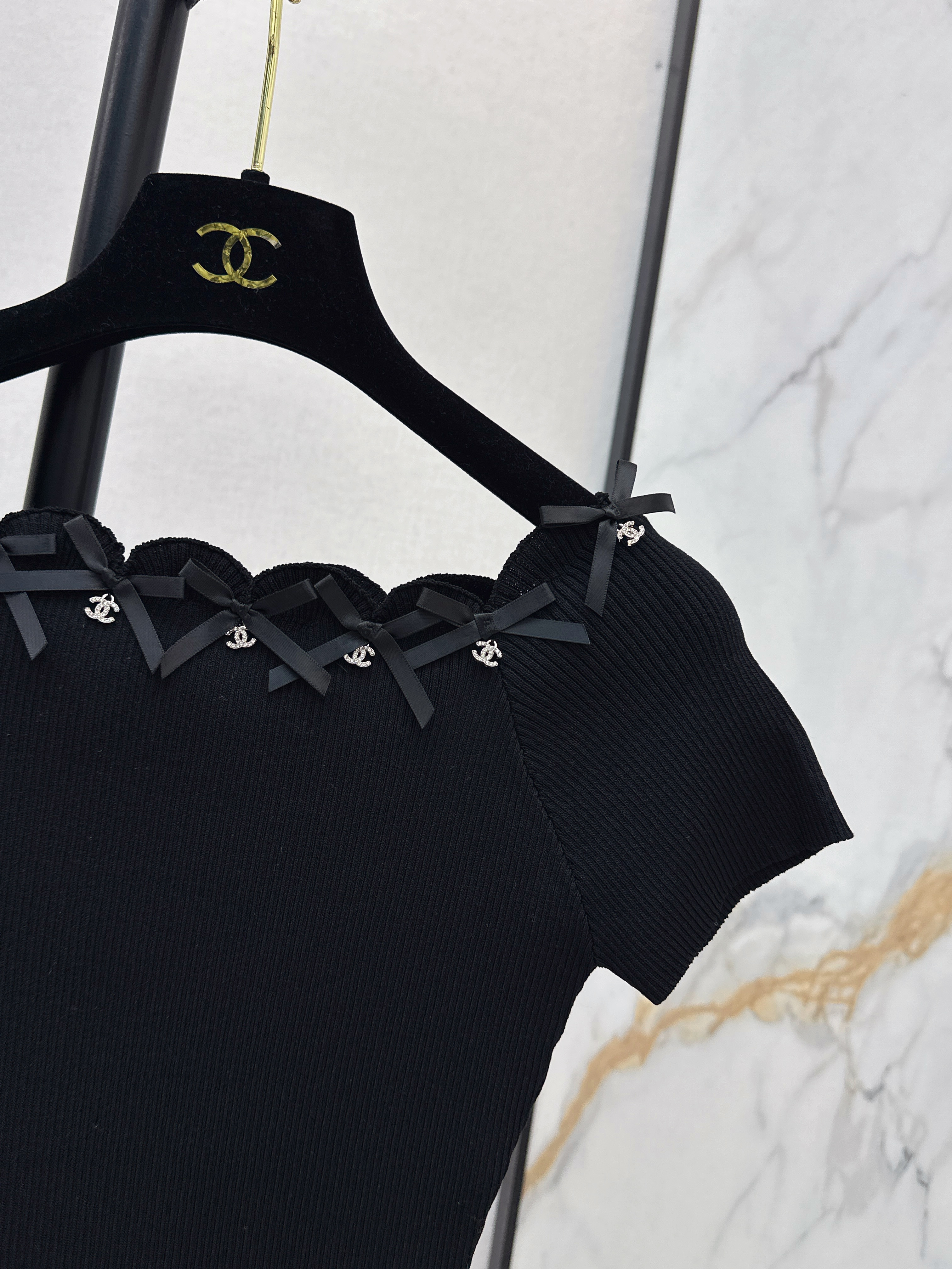 Chan 26ss off shoulder top