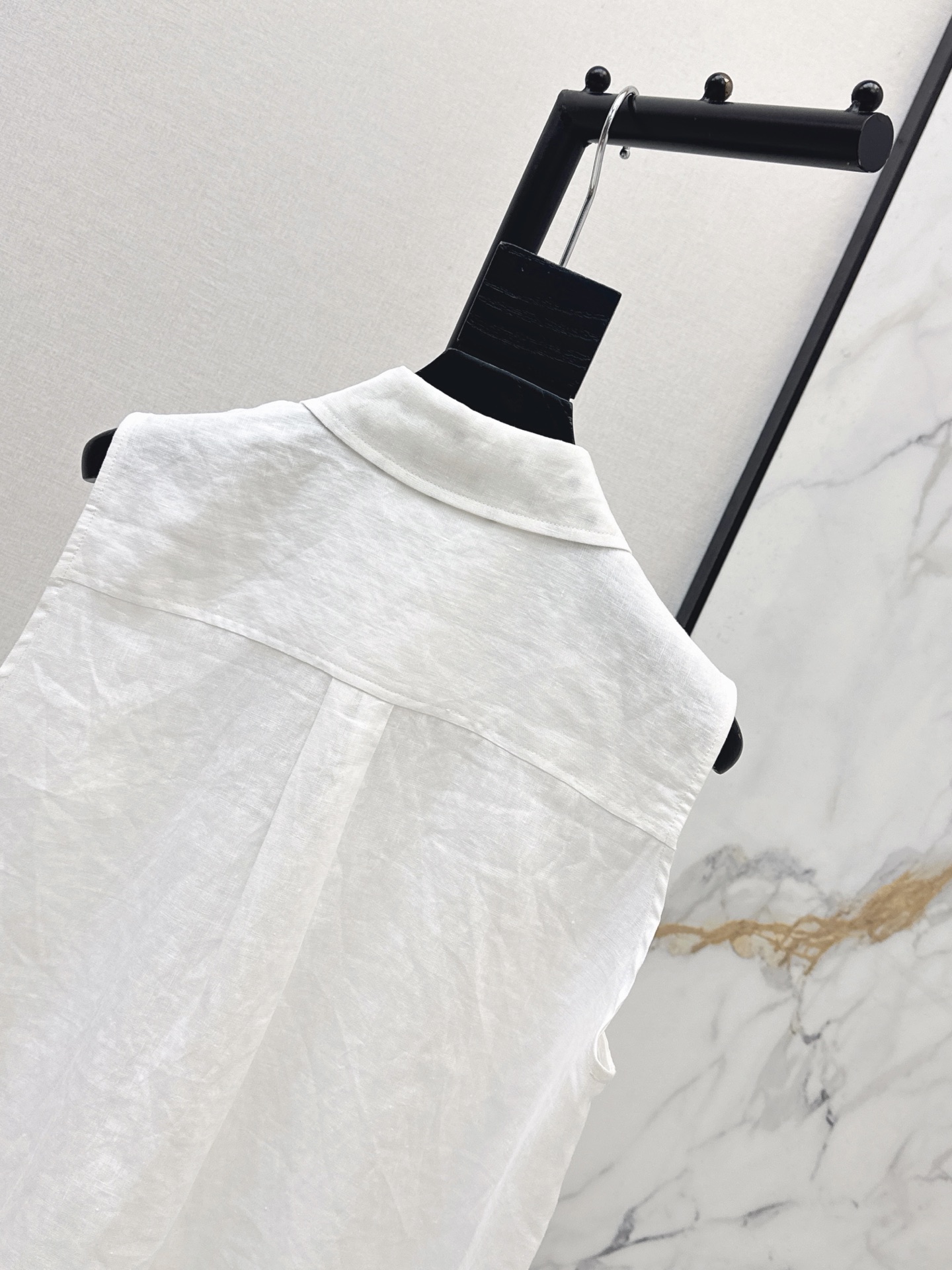 Her 26ss sleeveless shirt