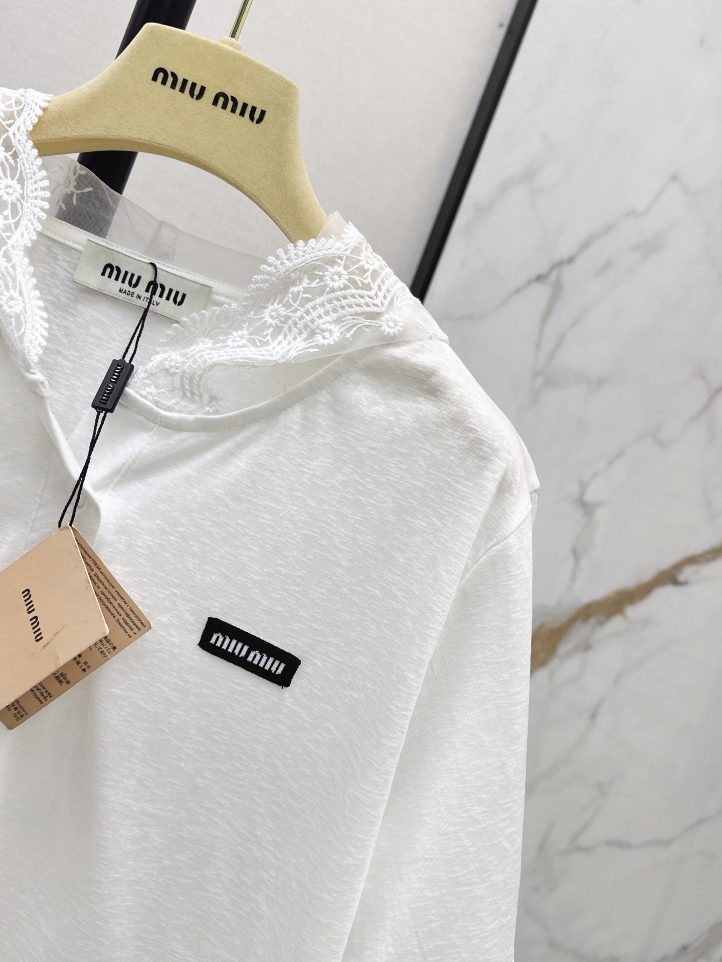 Miu 26ss lace hooded t-shirt