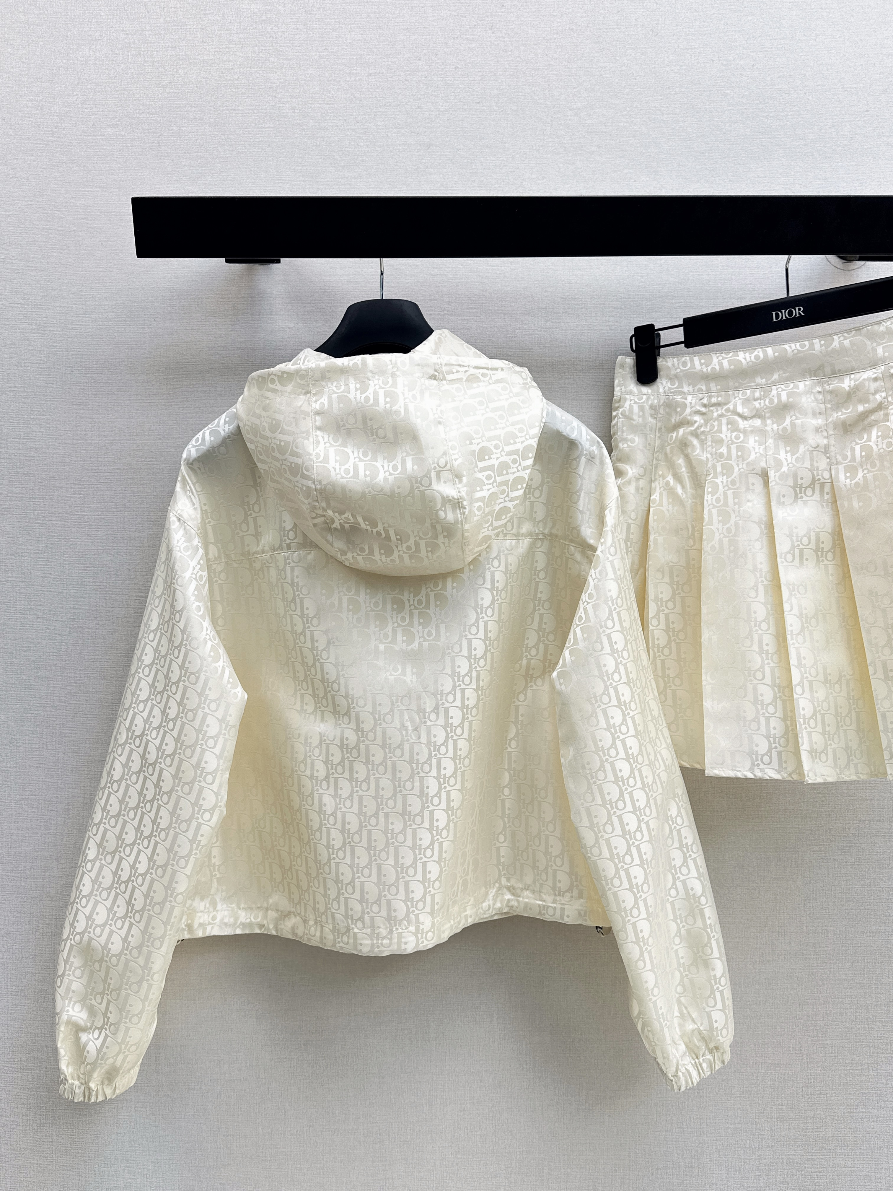 CD 26ss jacquard hooded jacket pleated skirt set