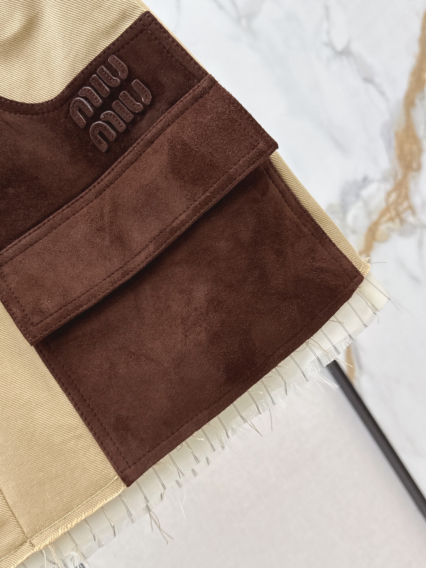 Miu 26ss contract suede mini skirt