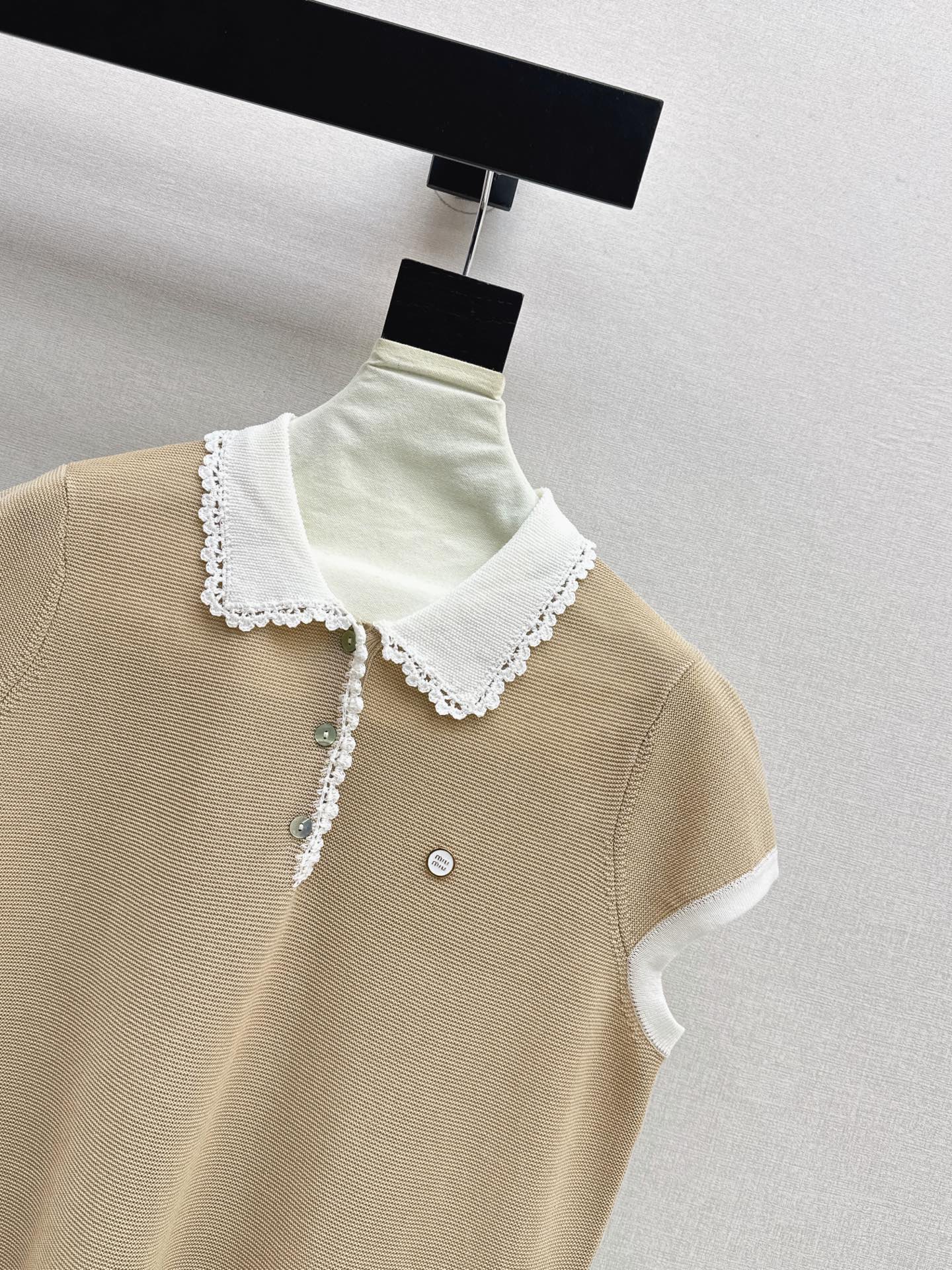 Miu 26ss sleeveless polo knitwear