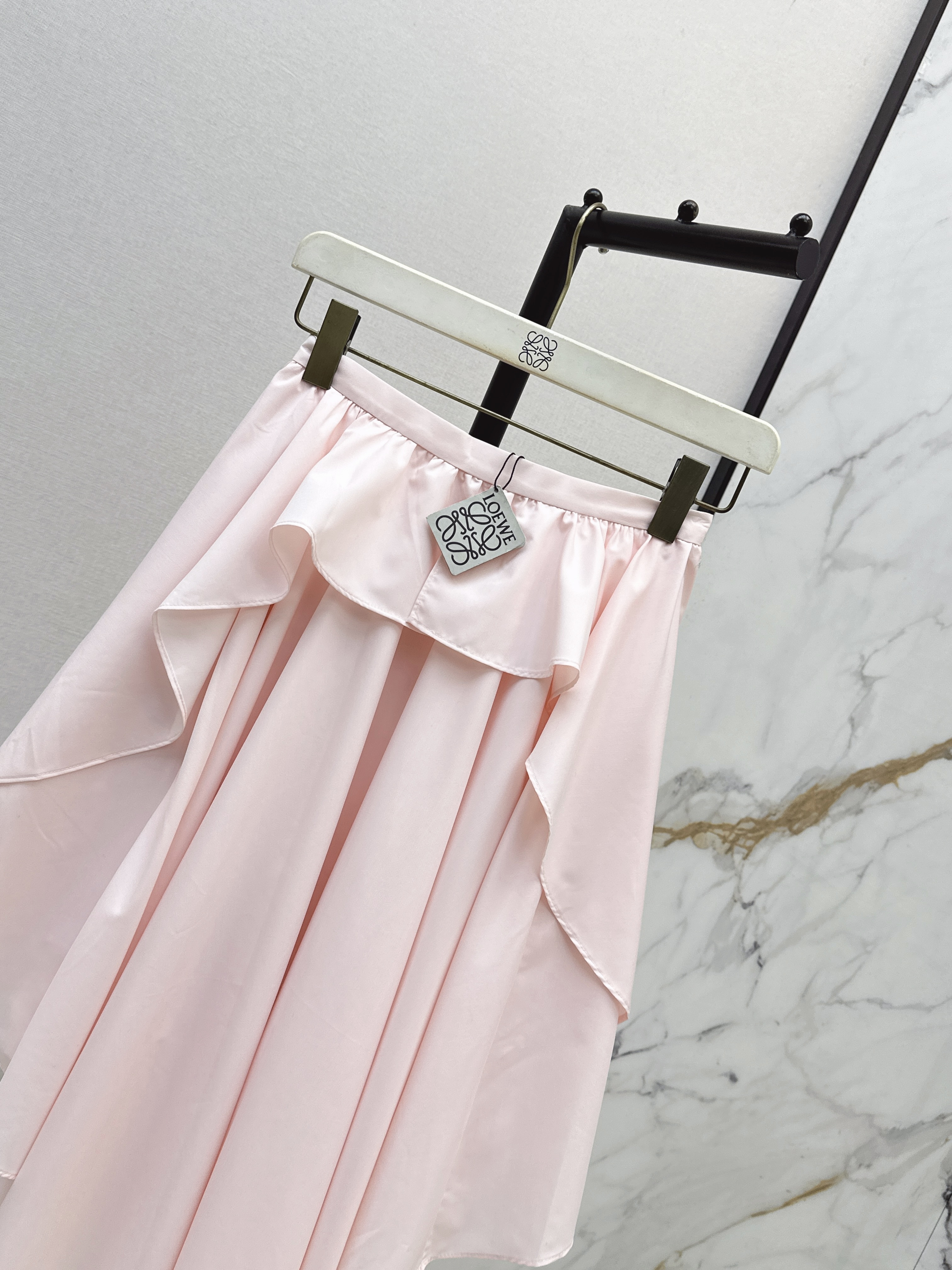 Loe 26ss asymmertric skirt