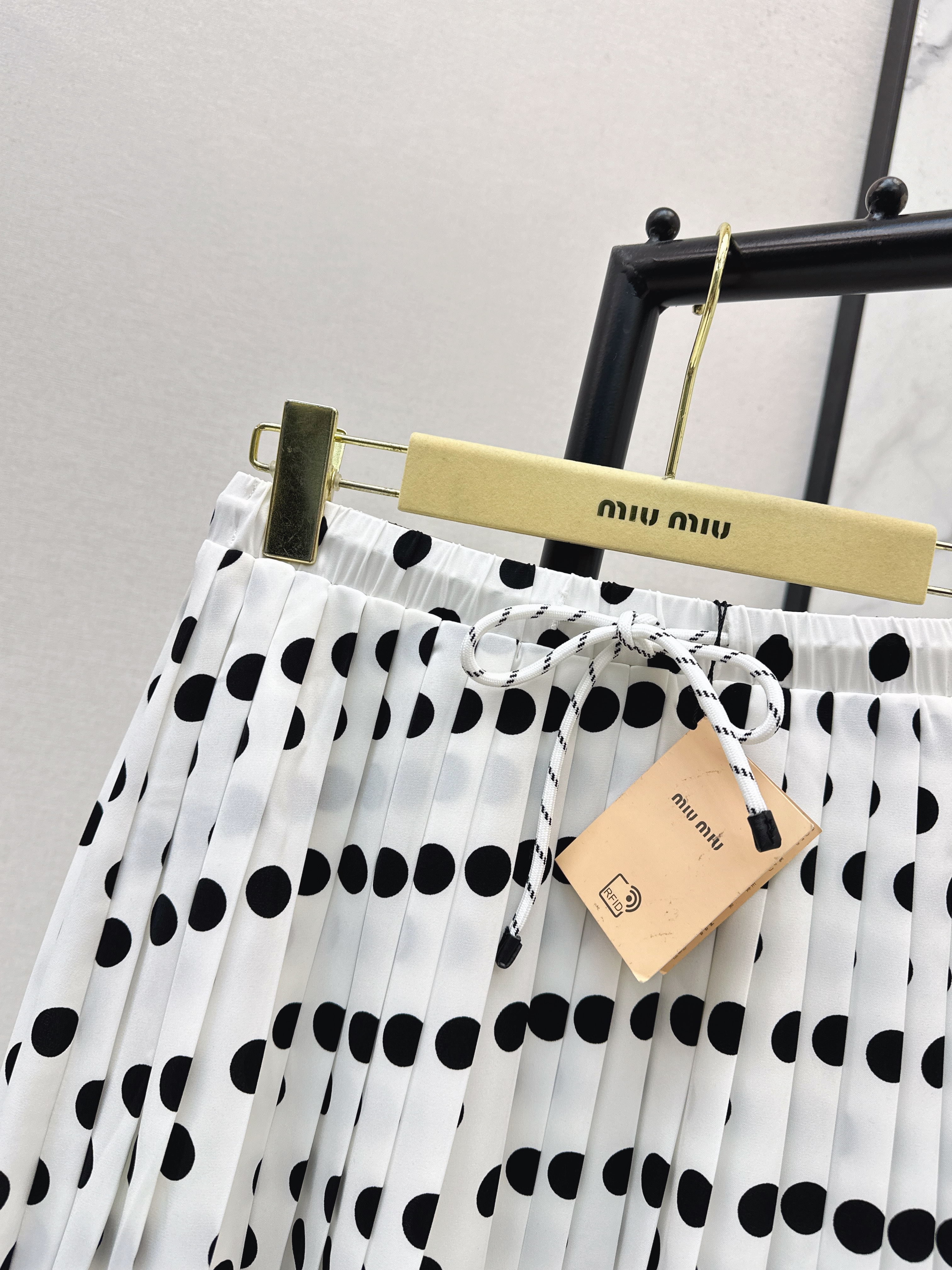 Miu 26ss polka dots pleated skirt