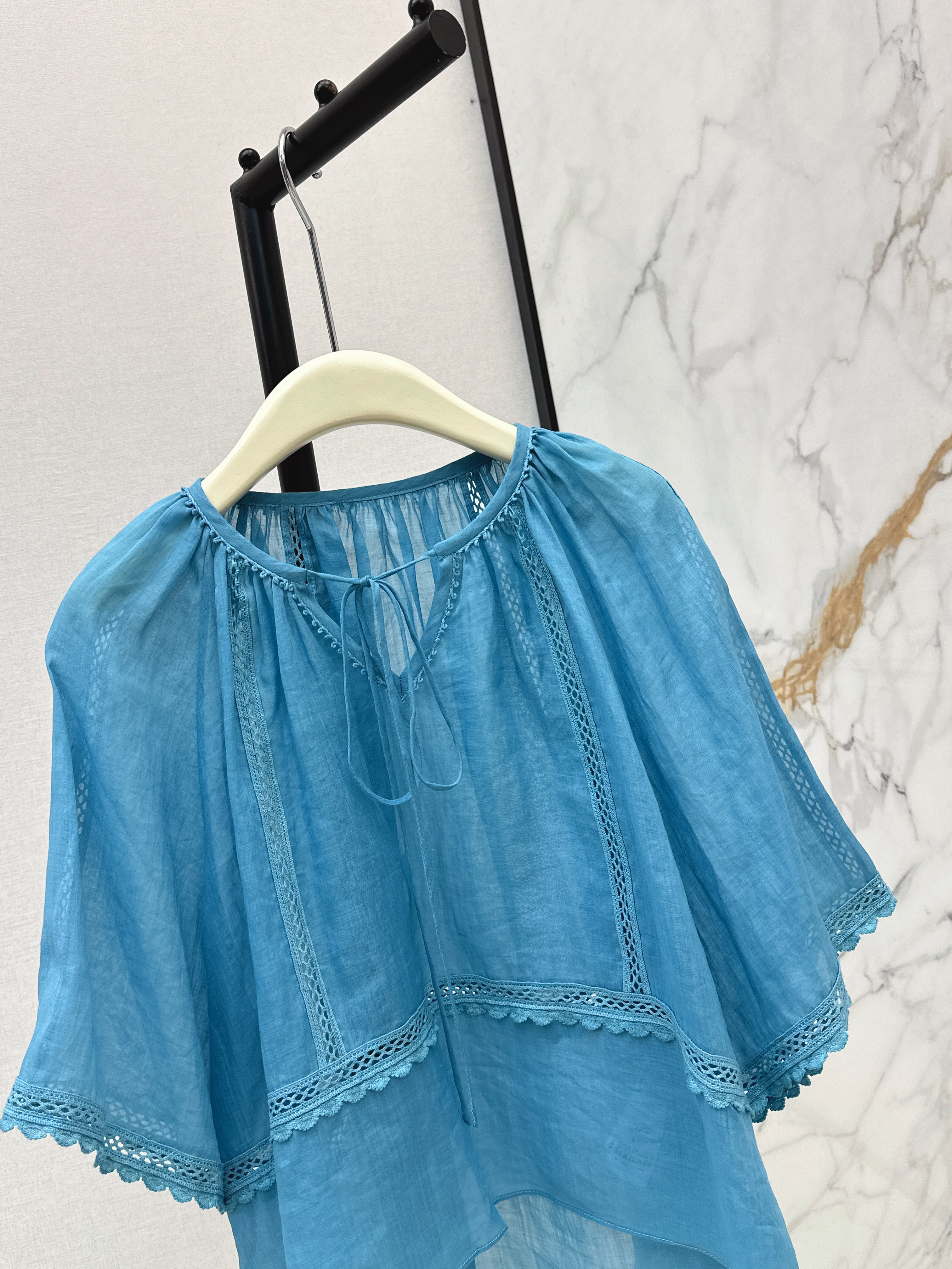 Chol 26ss cape sleeve blouse