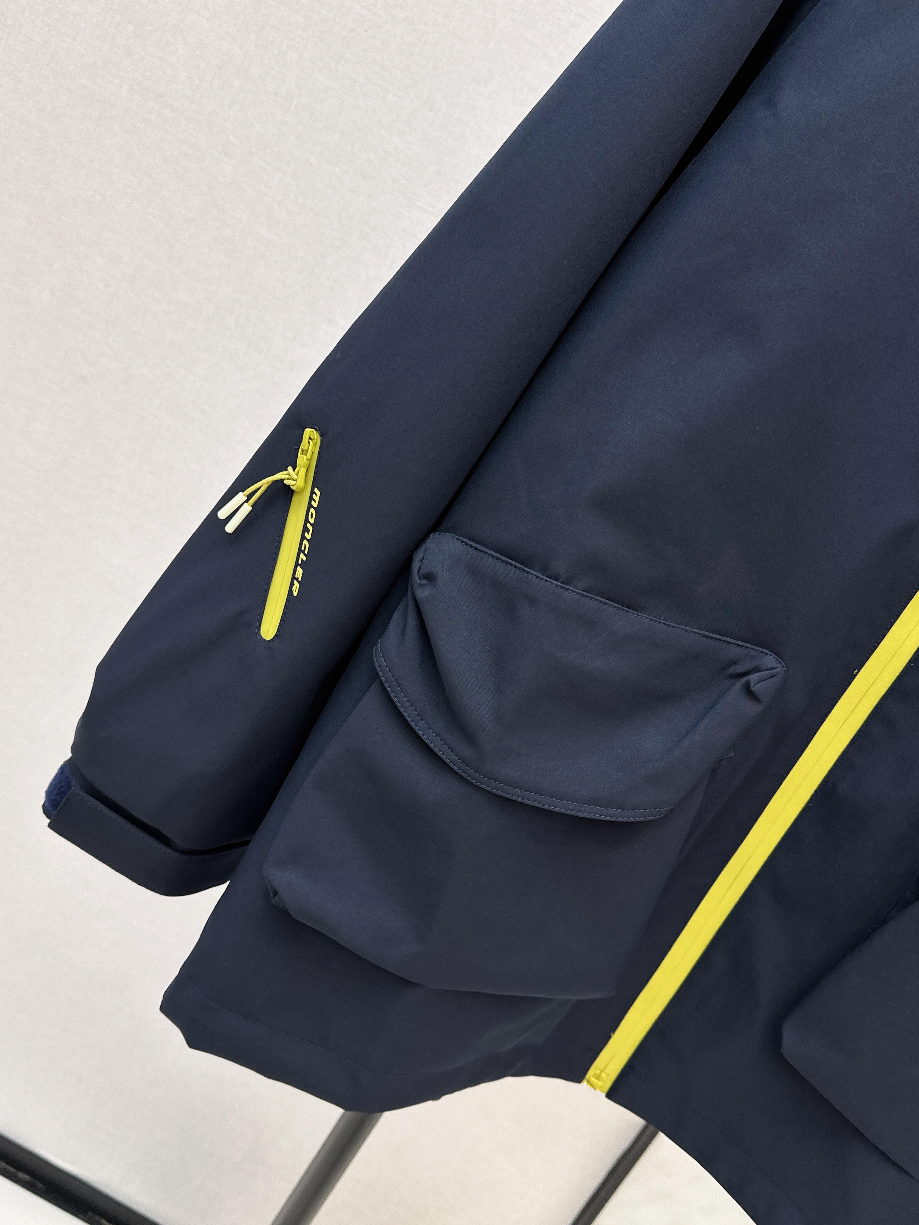 Monc 26ss hooded windbreaker