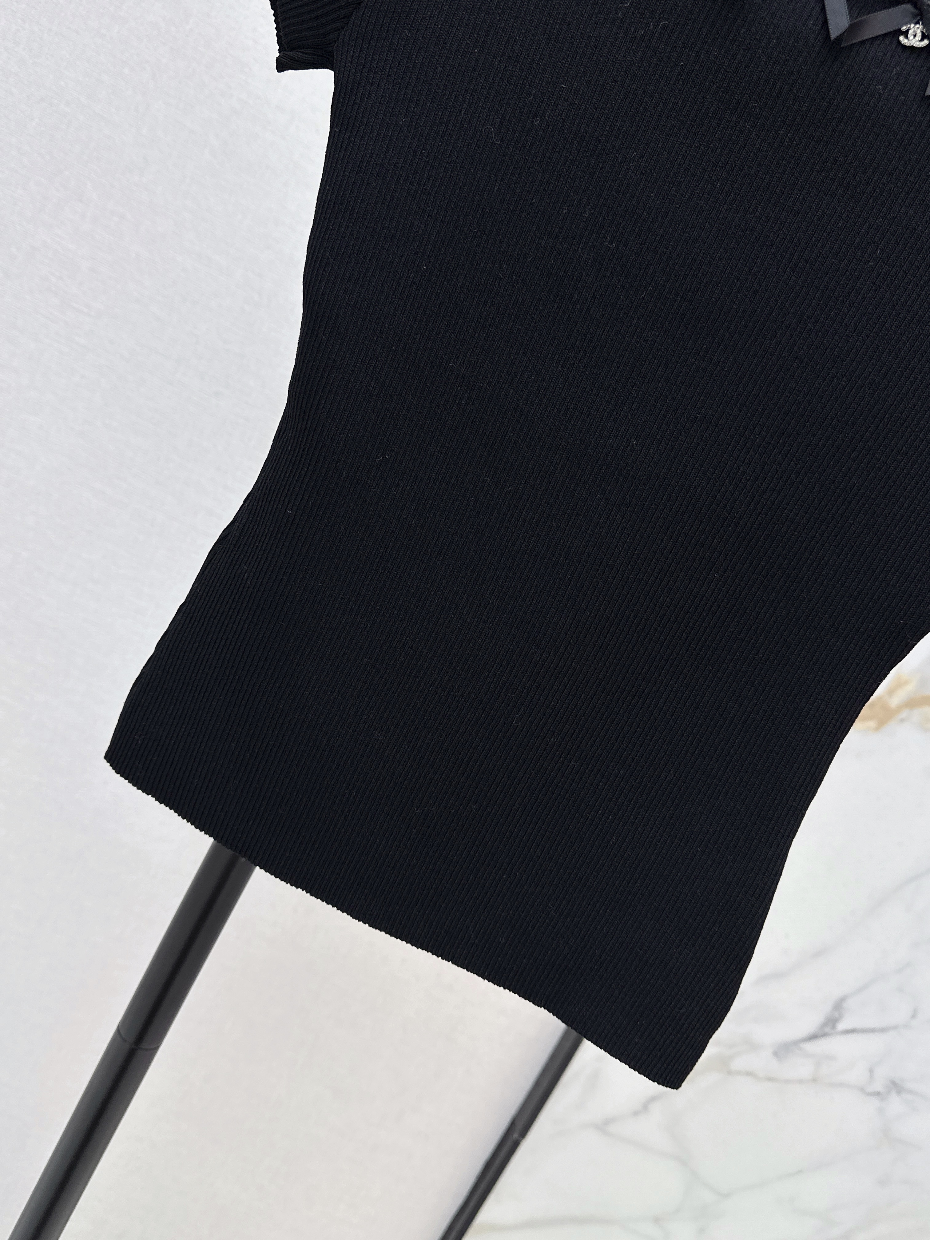 Chan 26ss off shoulder top