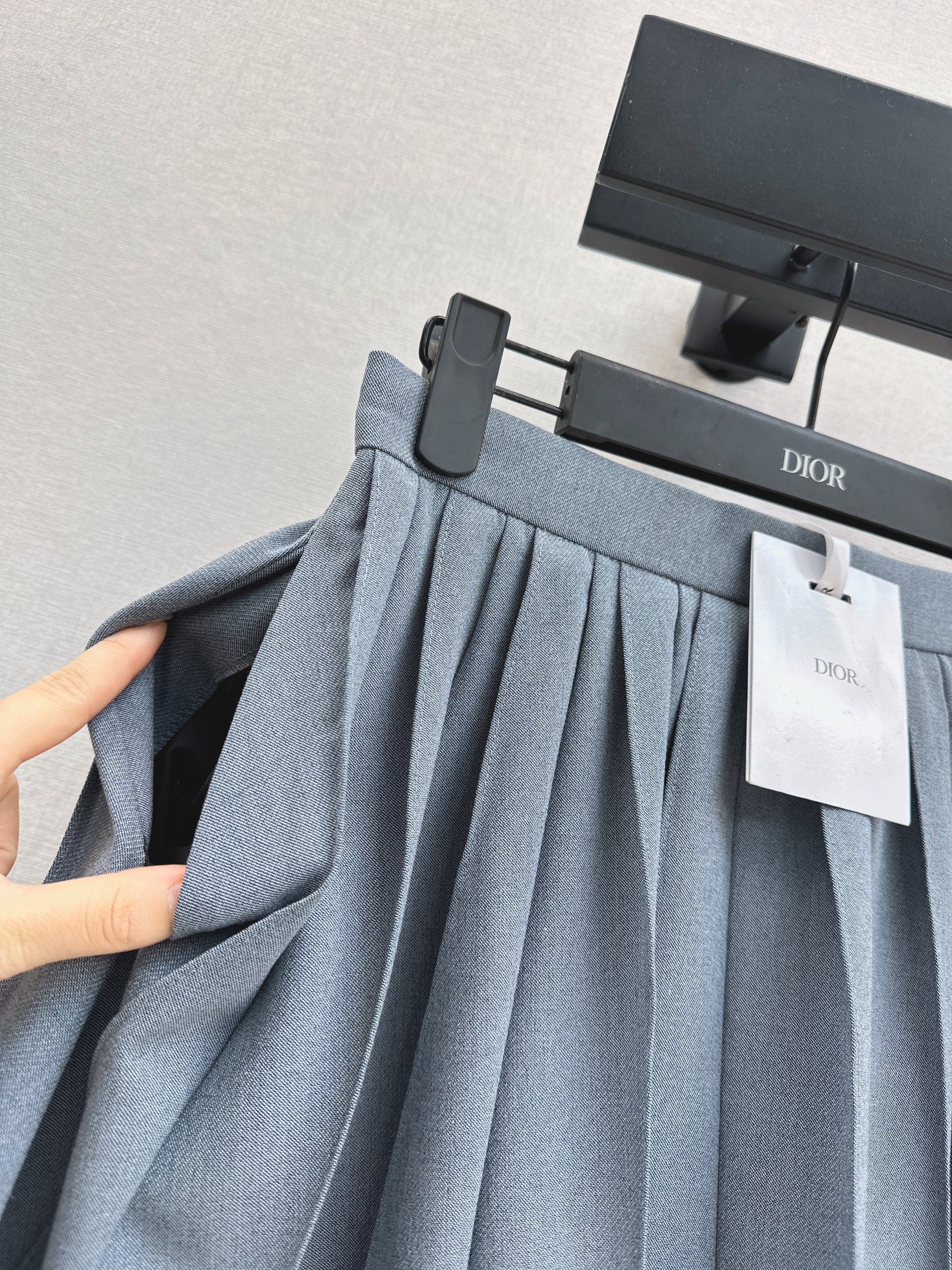 CD 26ss pleated skirts
