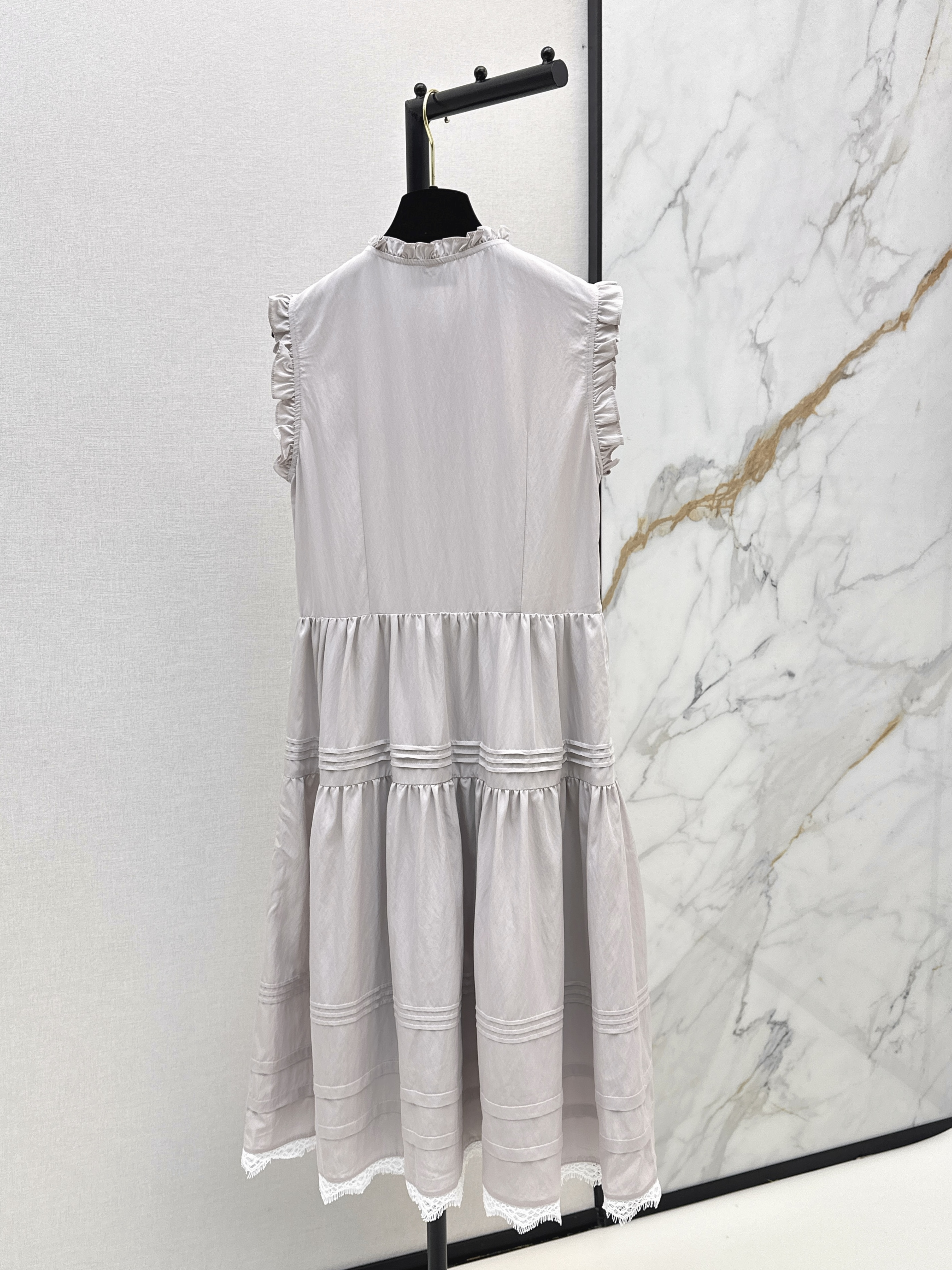 Chan 26ss Sleeveless Tiered Ruffle Midi Dress