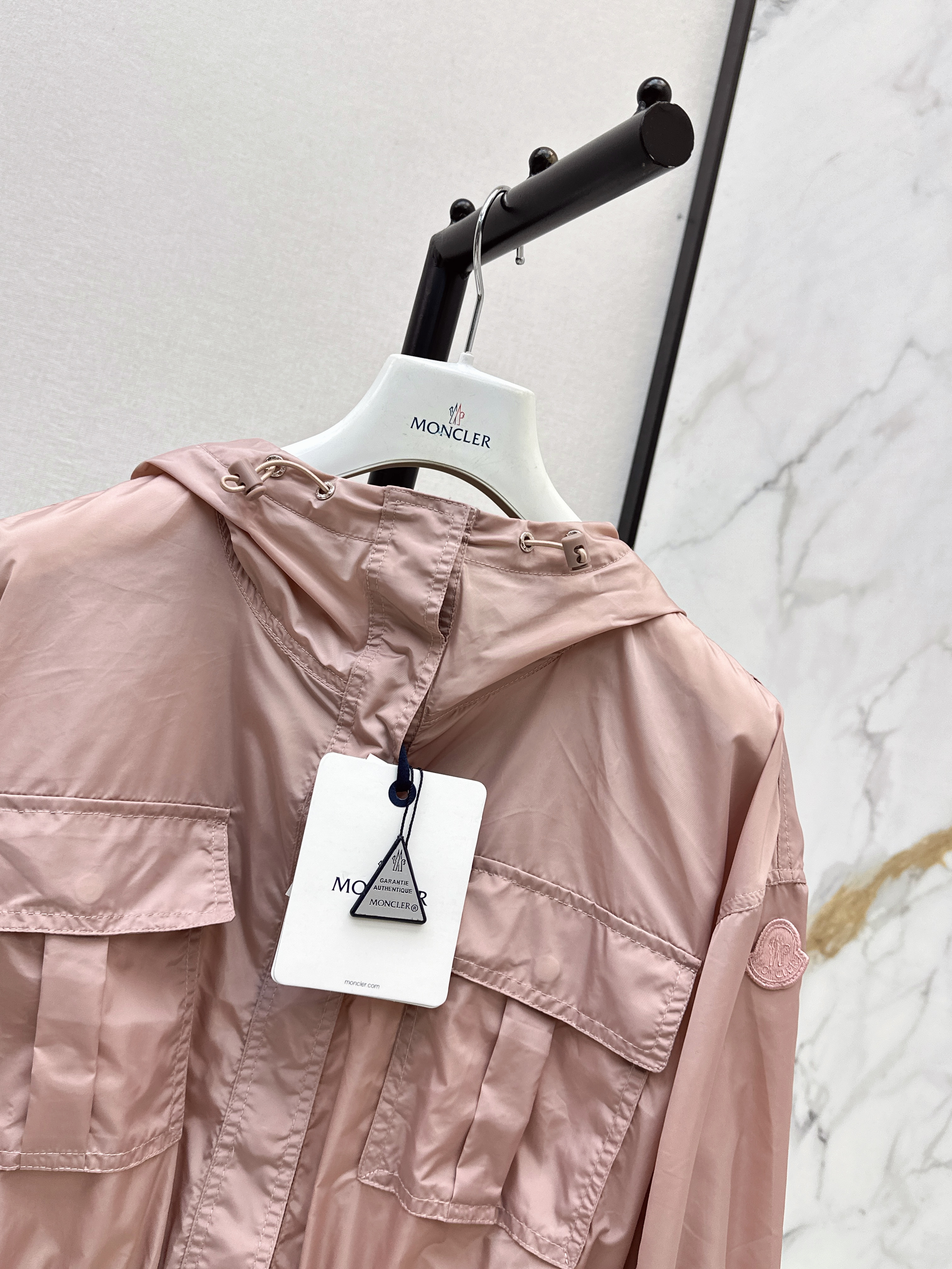 Monc 26ss hodded windbreaker