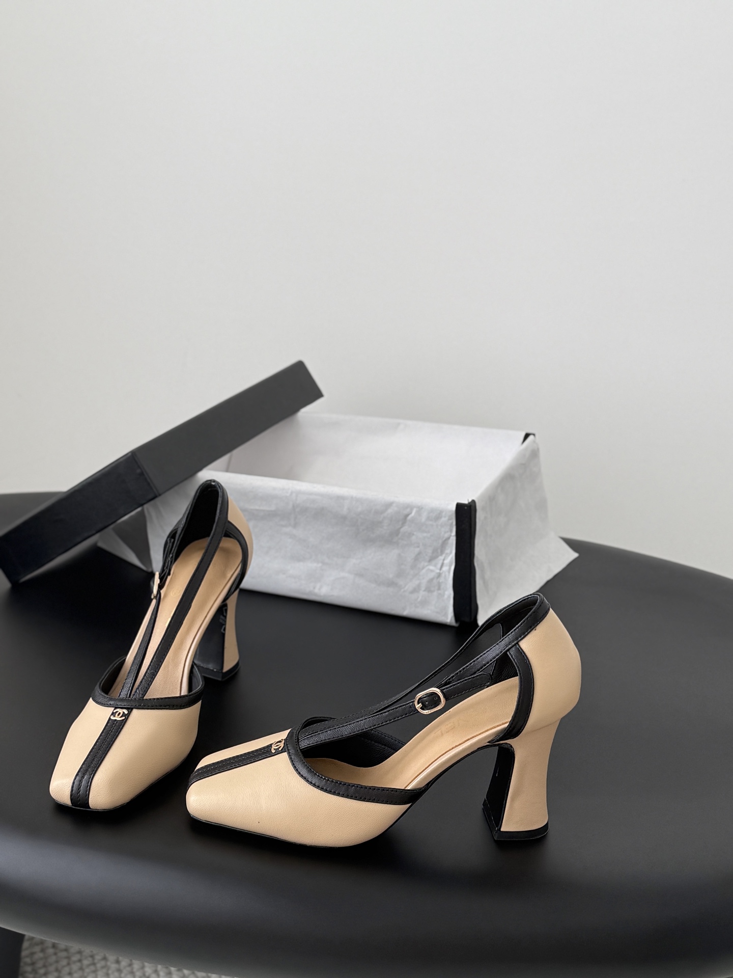 Chan 26K mary jane chunky heels