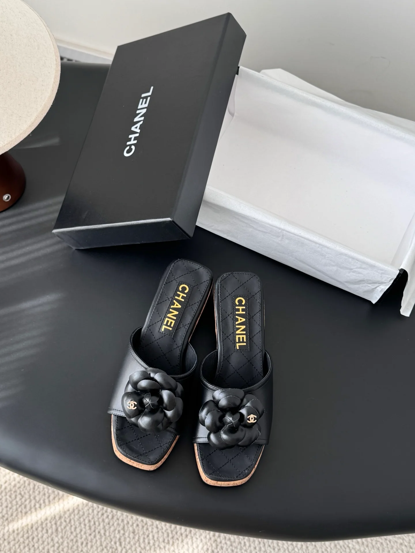 Chan 26ss camellia sides sandals