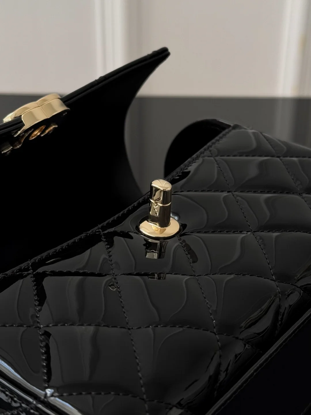 Chan 23K chain shoulder bag