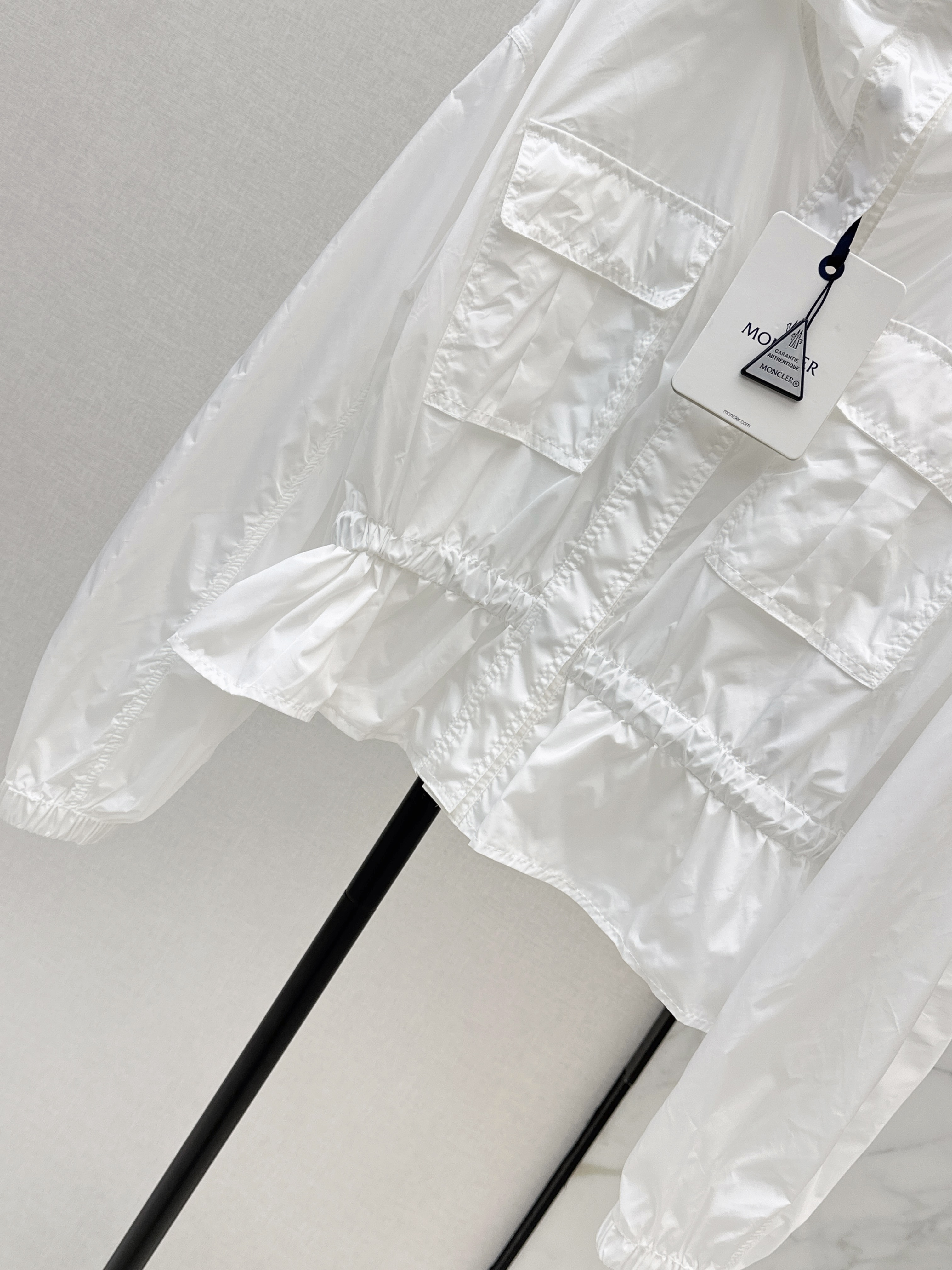 Monc 26ss hodded windbreaker