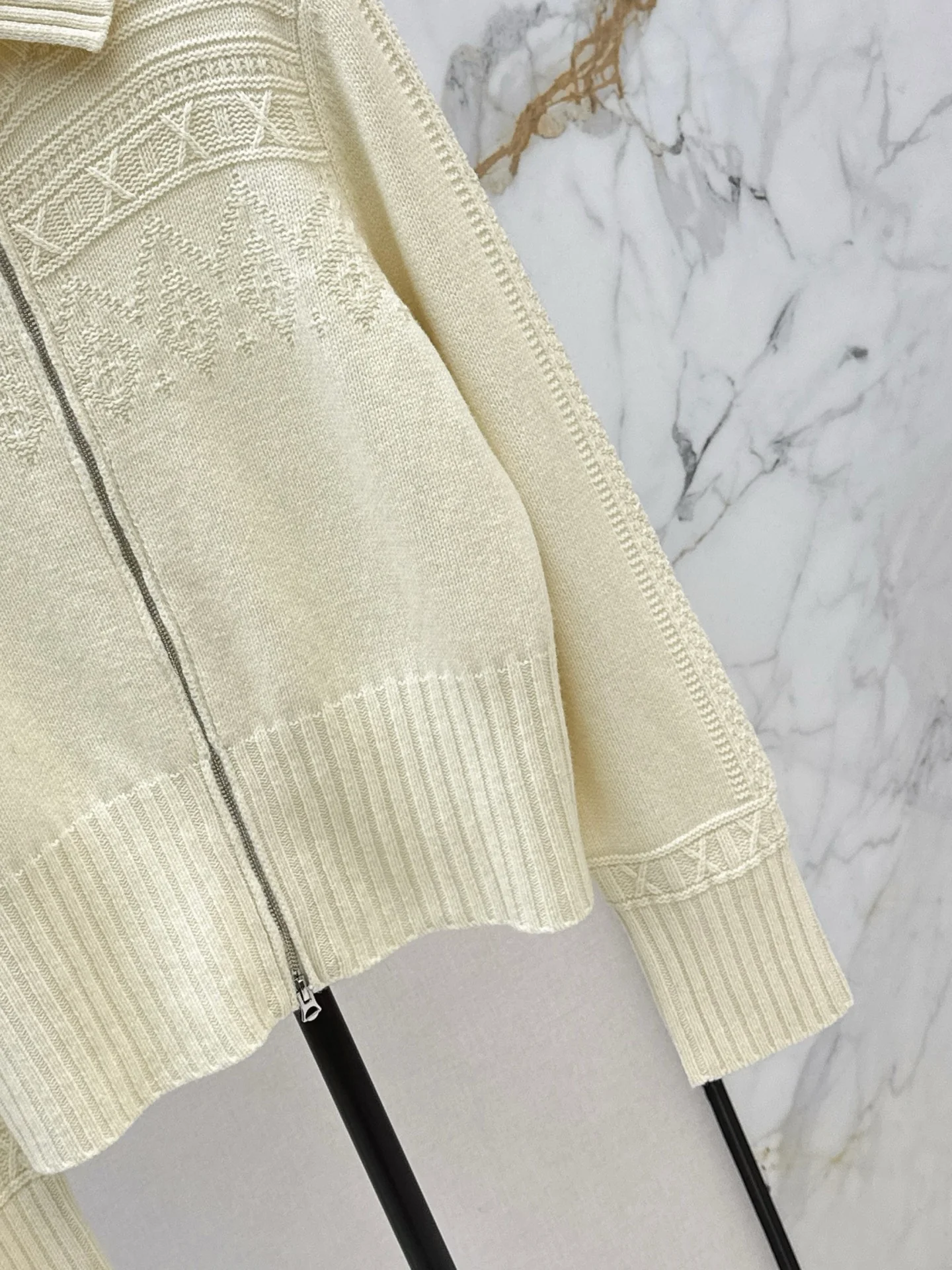 Loe 26ss zipper sweater