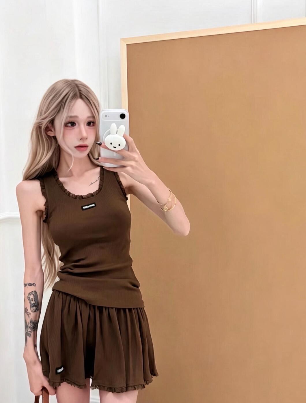 Miu 26ss lace ruffle vest