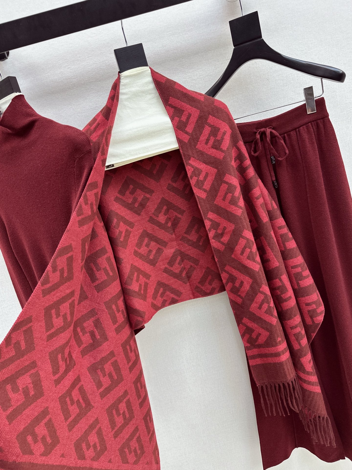 Fend 26ss knit outfit set with shawl
