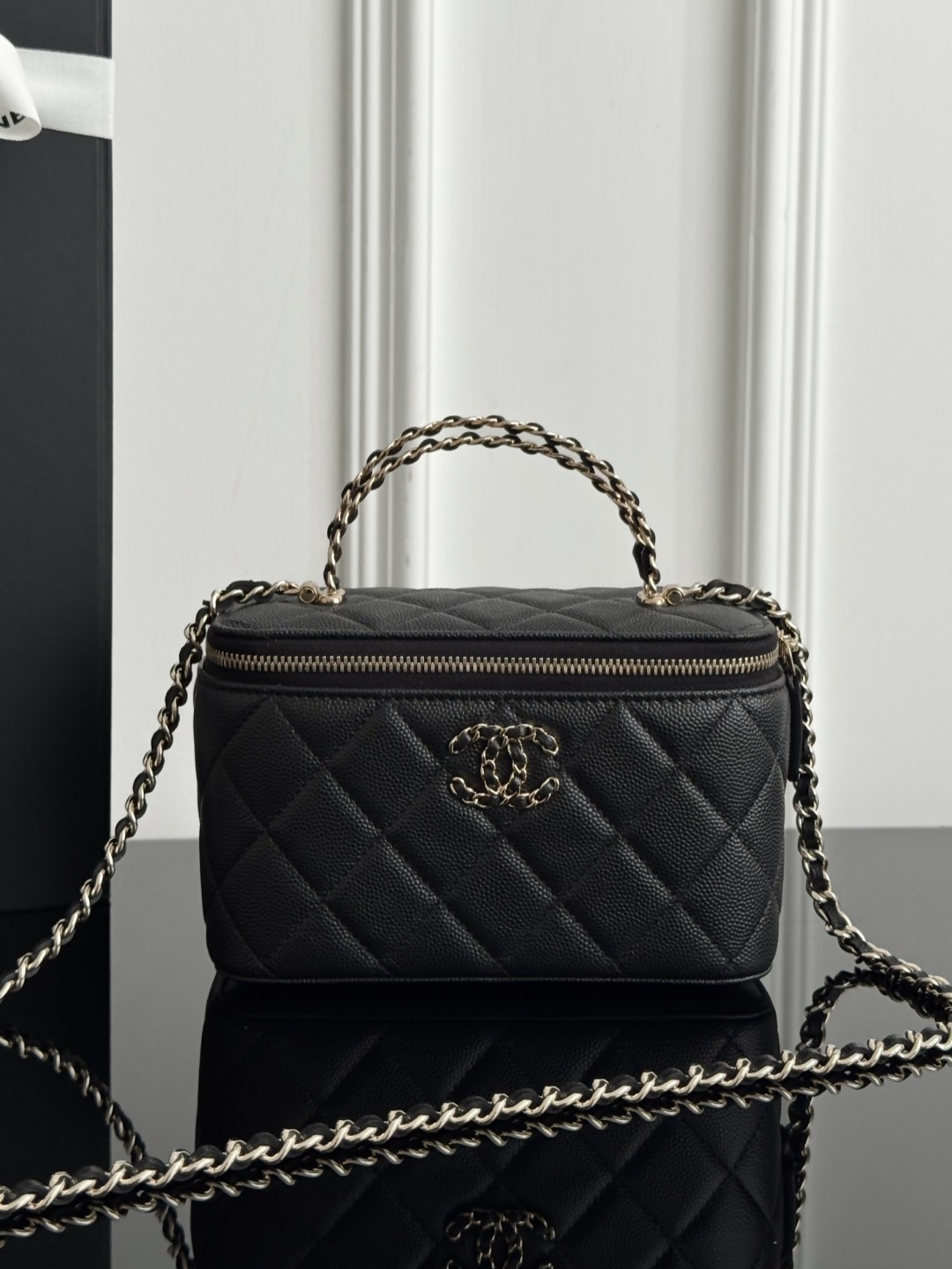 Chan 26S clutch bag with chain