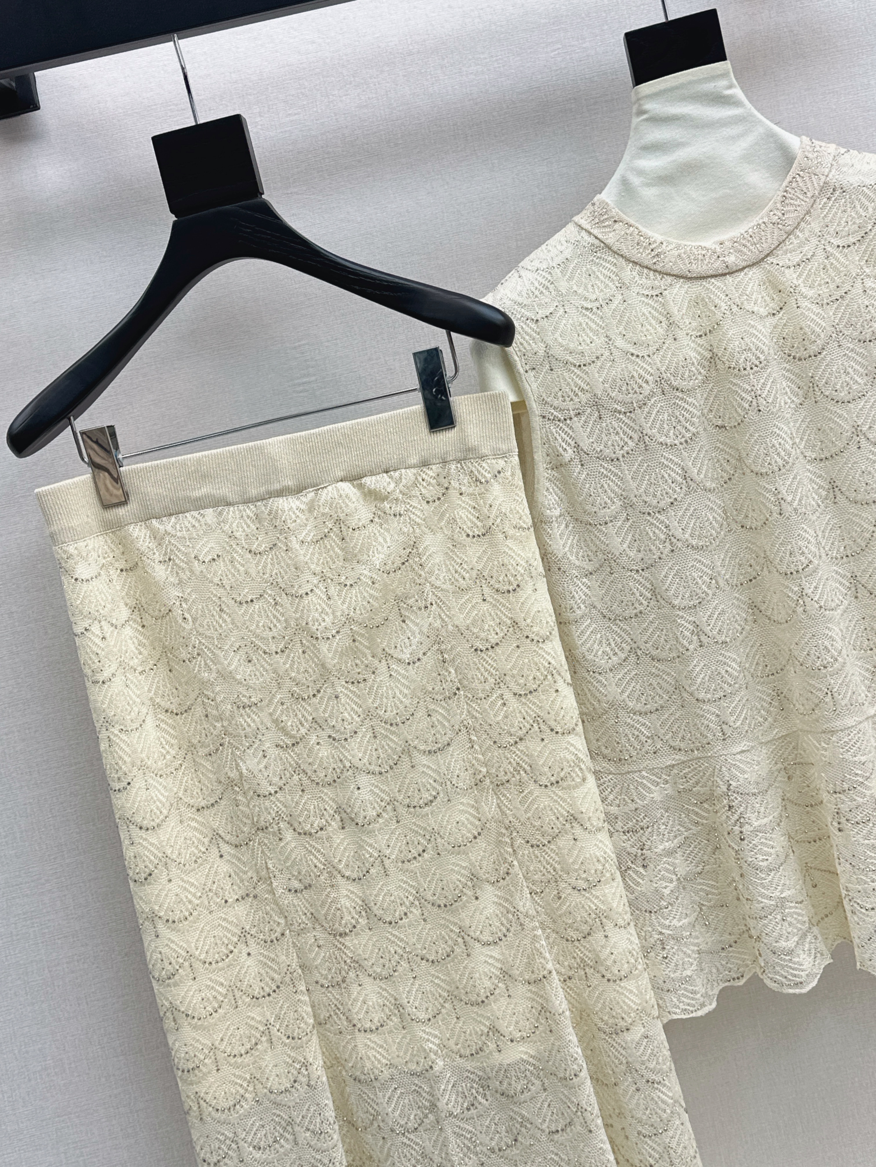 Chan 26ss rhinestone knitwear skirt set