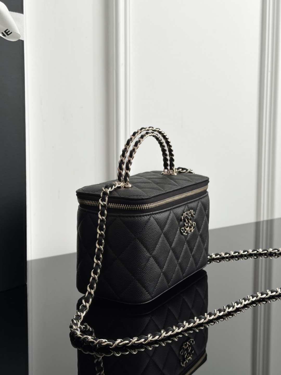 Chan 26S clutch bag with chain