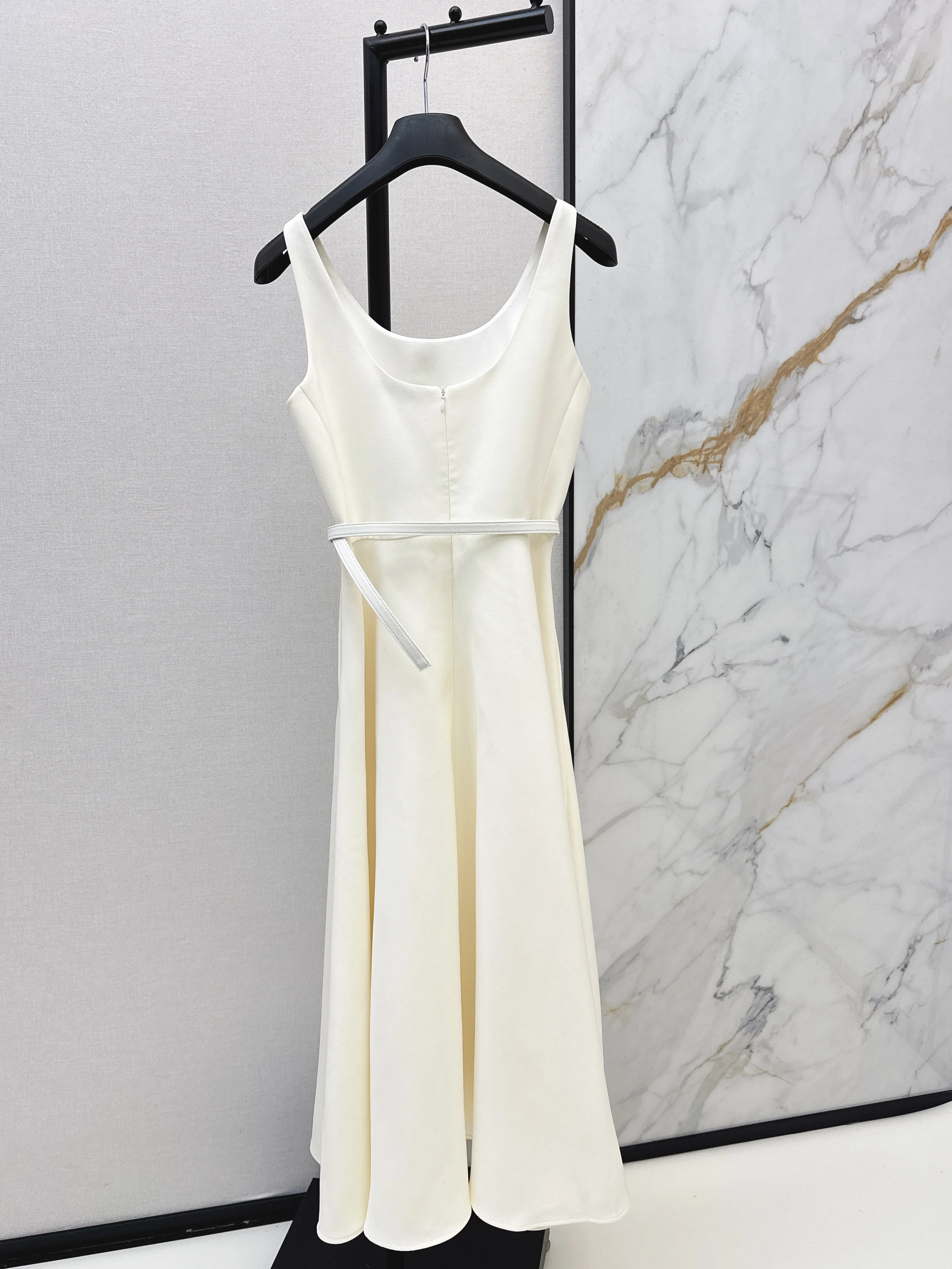CD 26ss classic sleeveless belted dress