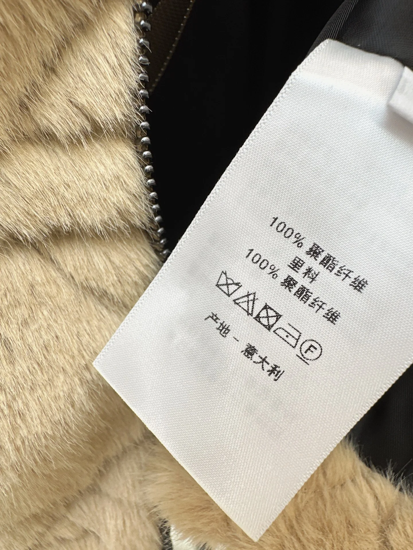 CD 25fw faux fur jacket