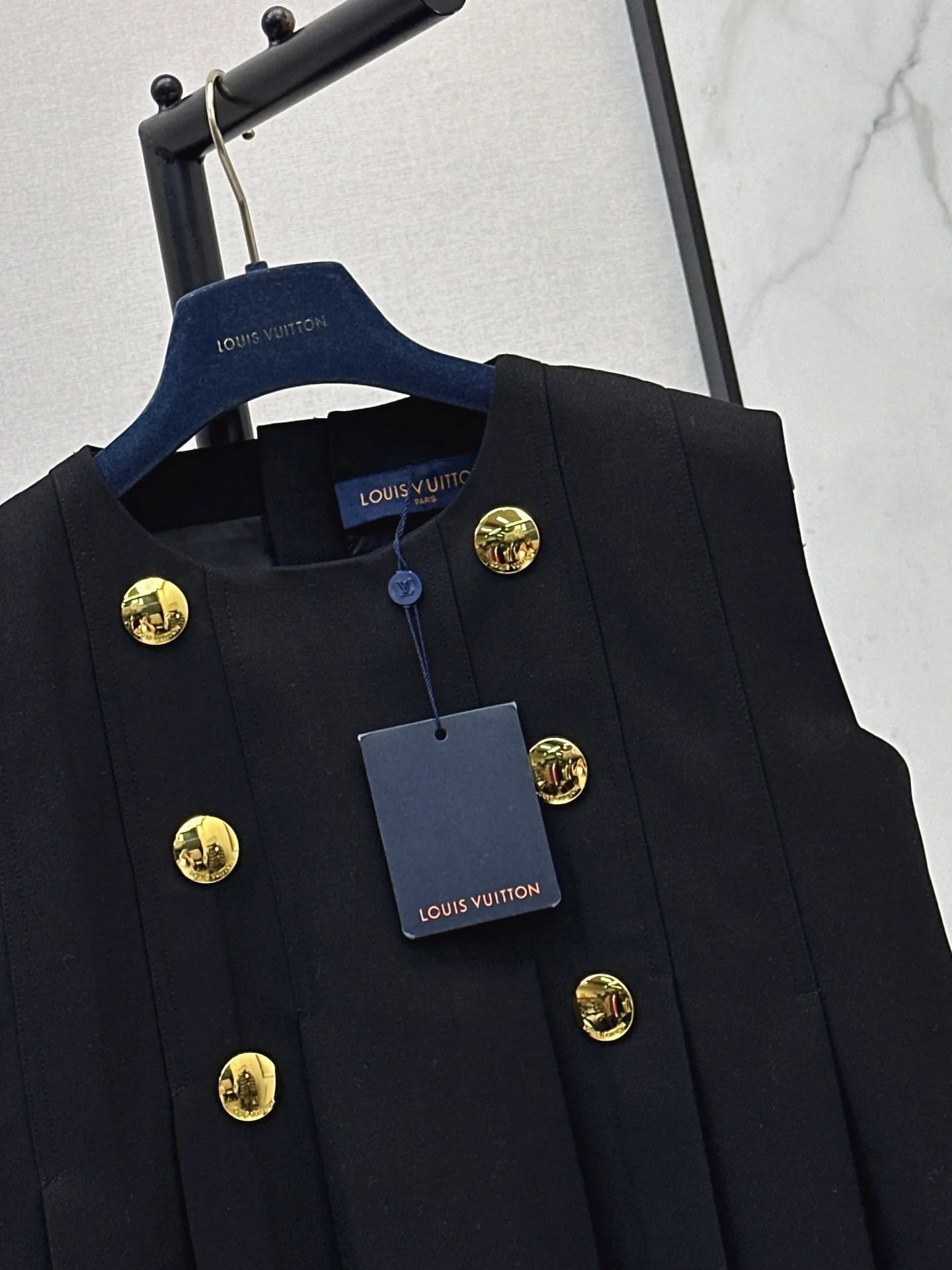 Louis 25fw pleated vest