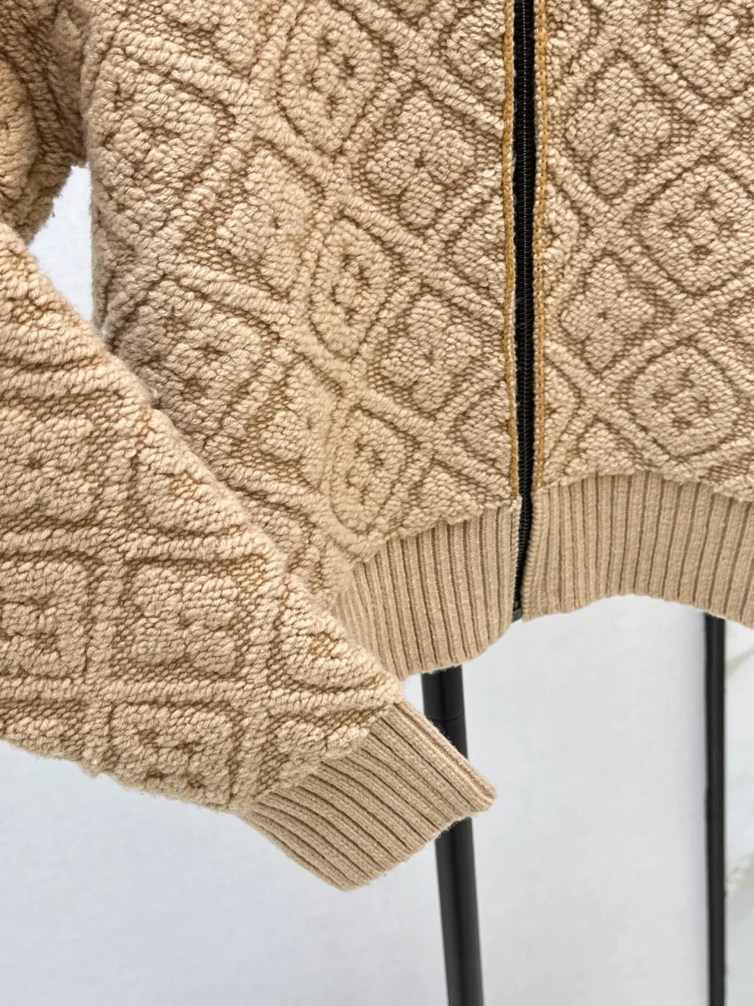 Loui 25fw hooded jacket