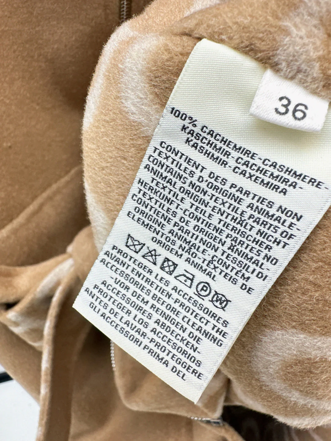Her 25fw cashmere coat