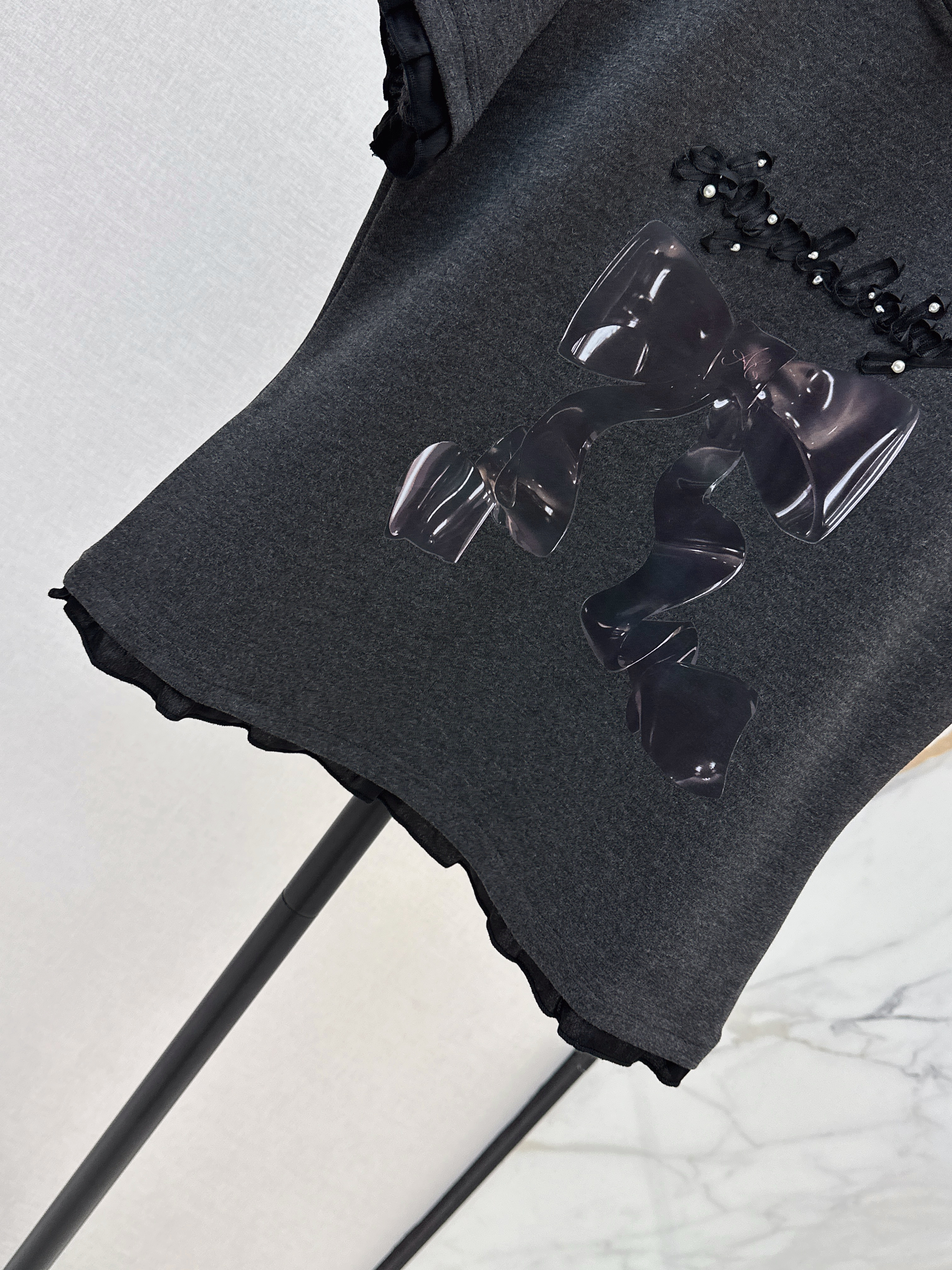 26SS Bow Graphic T-Shirt