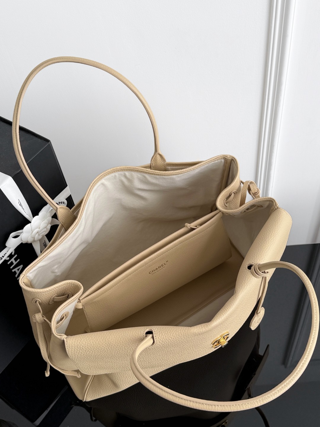 Chan 26S large tote bag