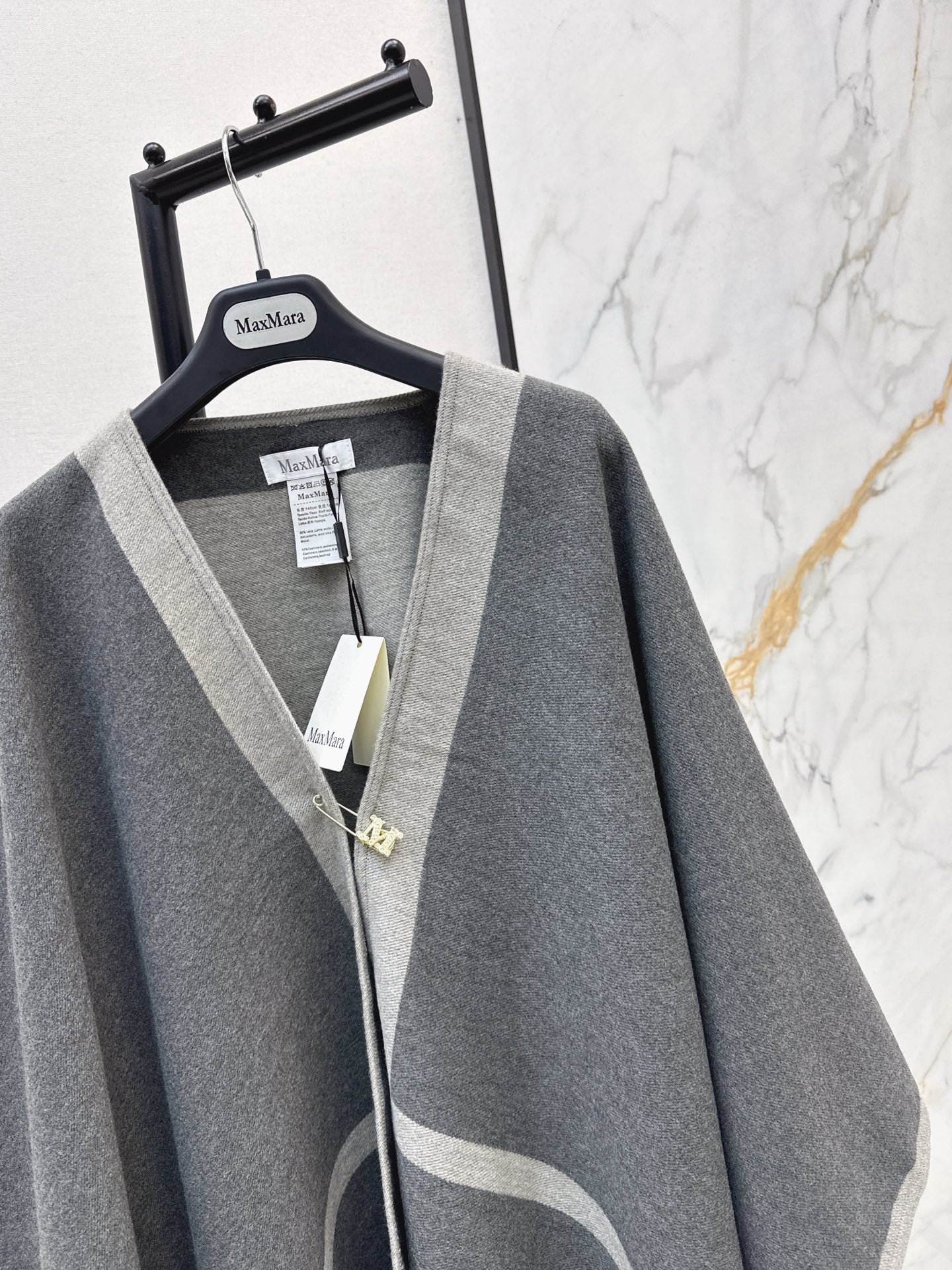 Max 26ss jacquard cape