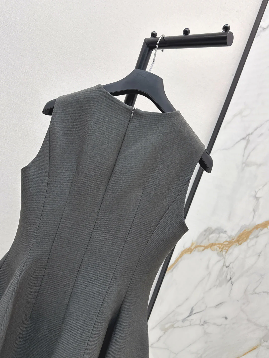 CD 25fw sleeveless dress