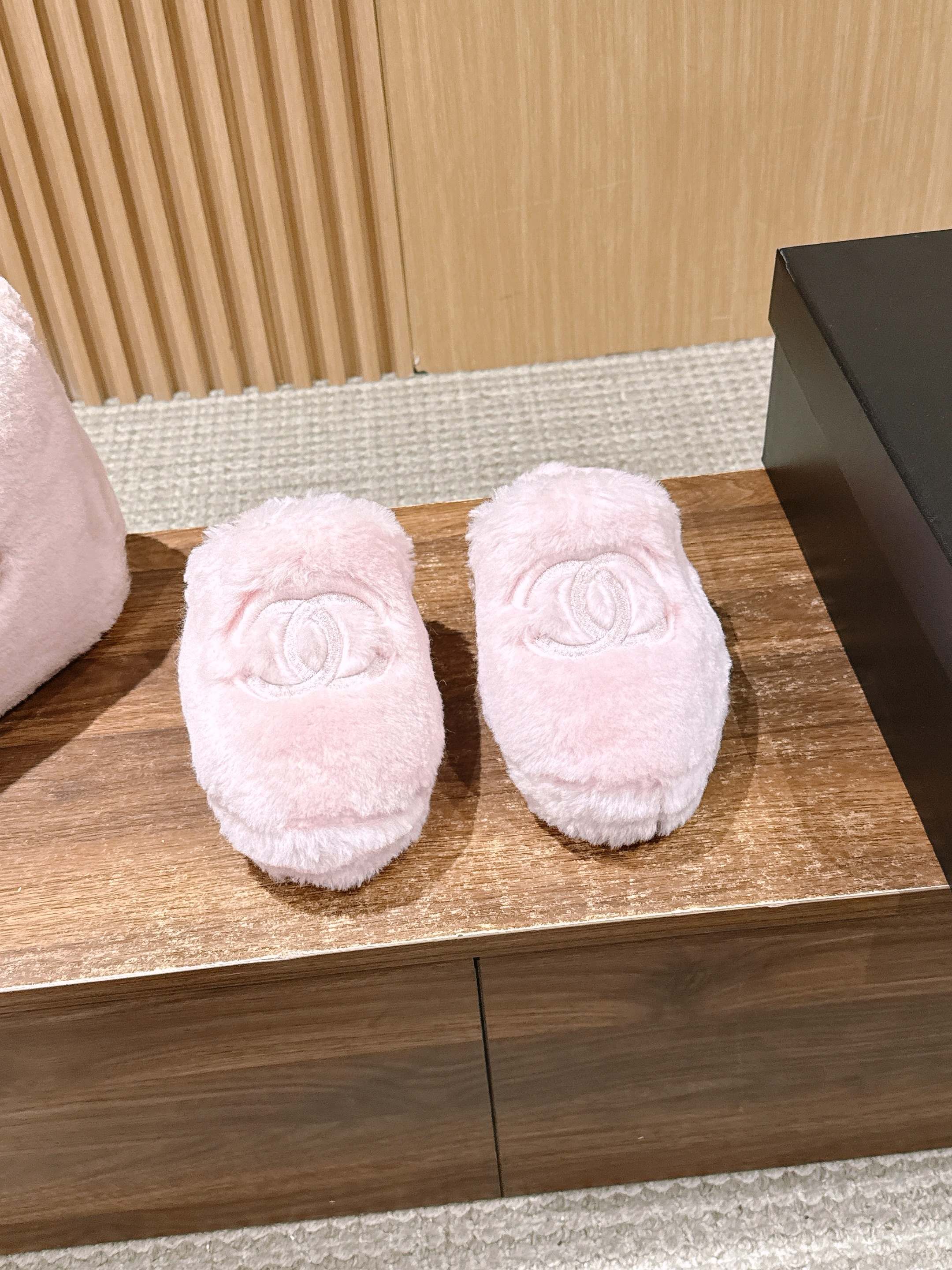 Chan 25fw fluffy slippers