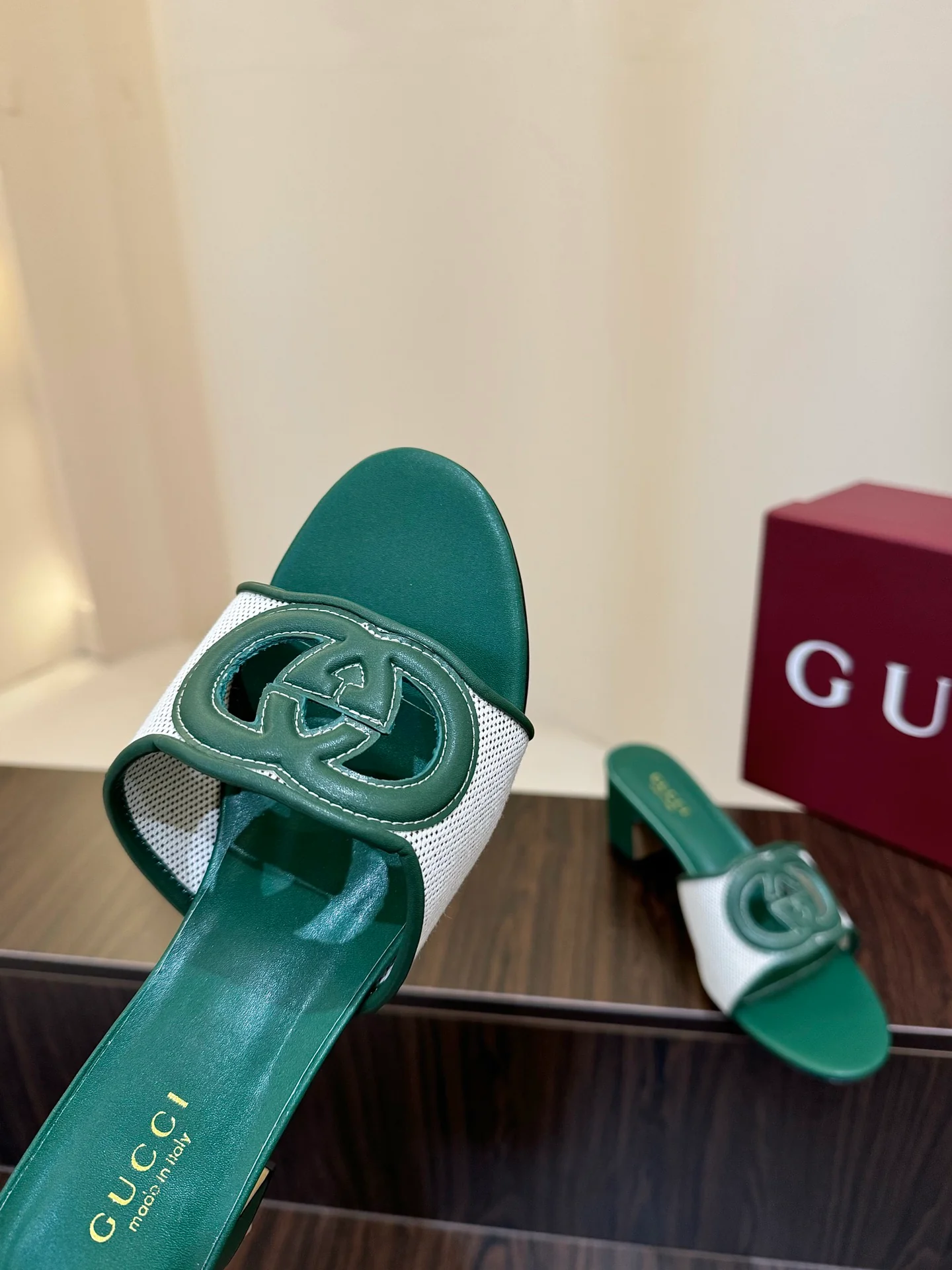 Gucc 25fw slide sandals