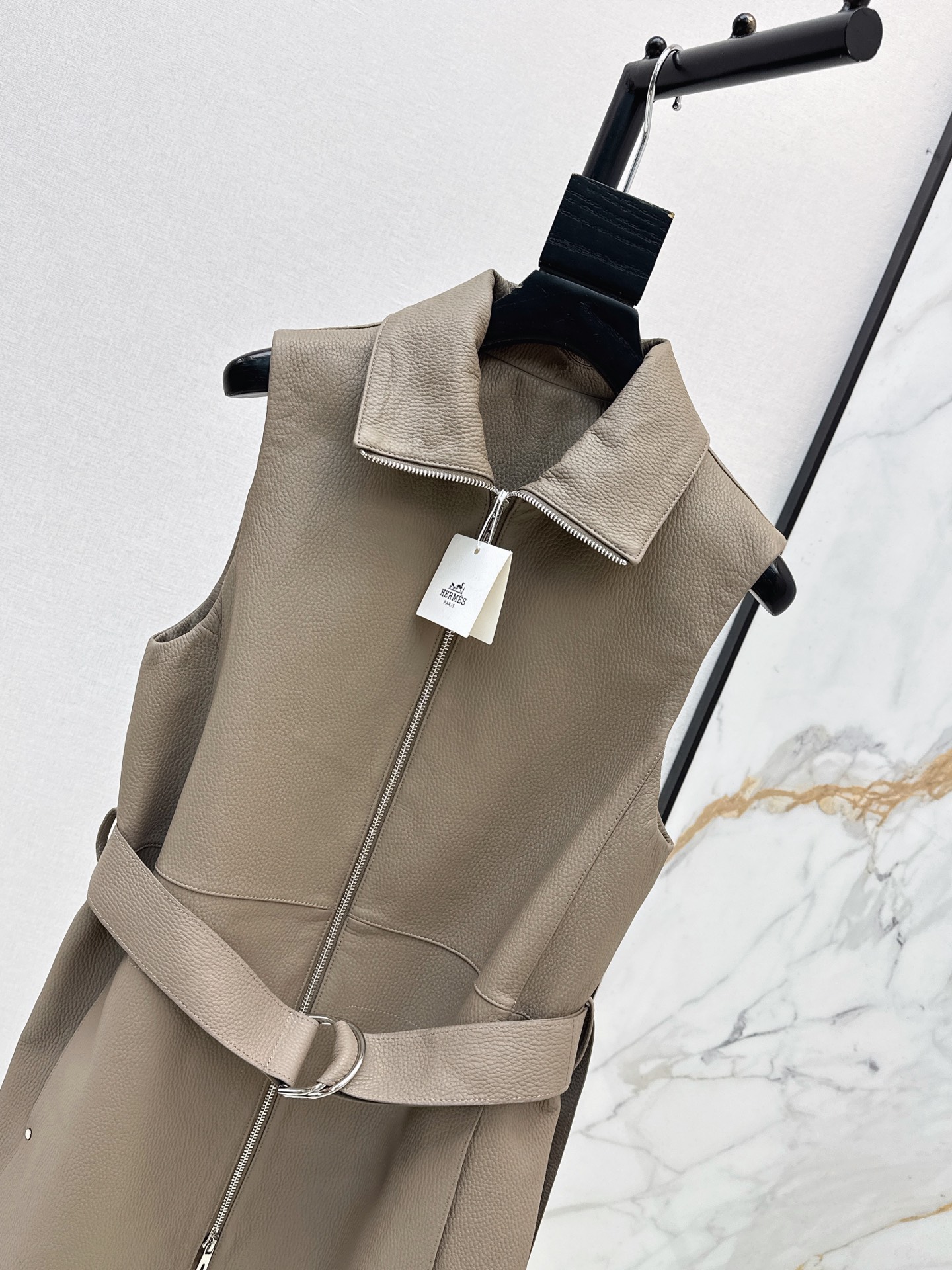 Her 26ss leather vest jacket