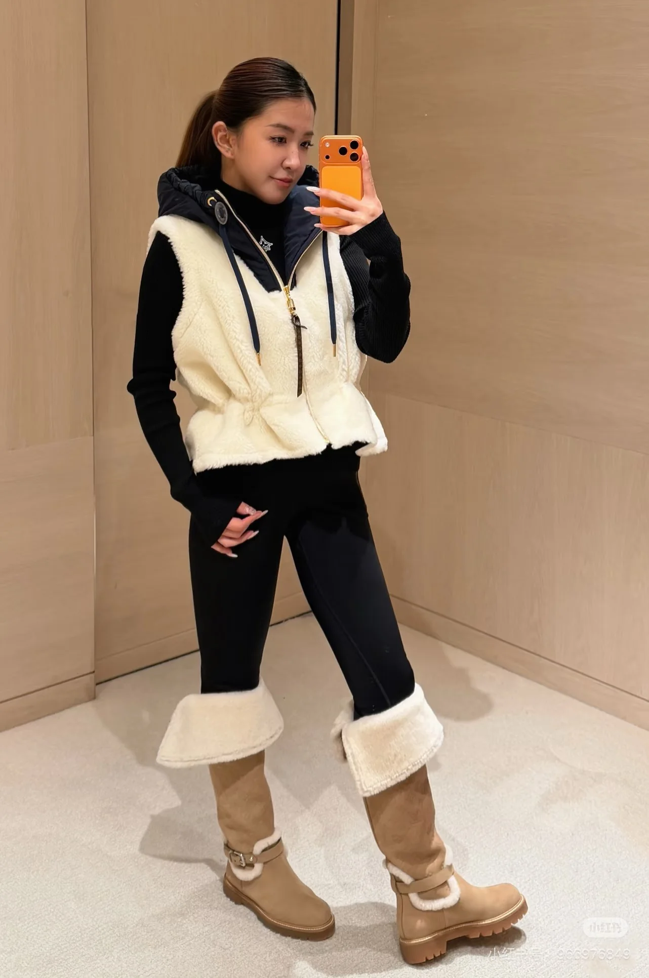 Louis 25fw fleece hooded vest